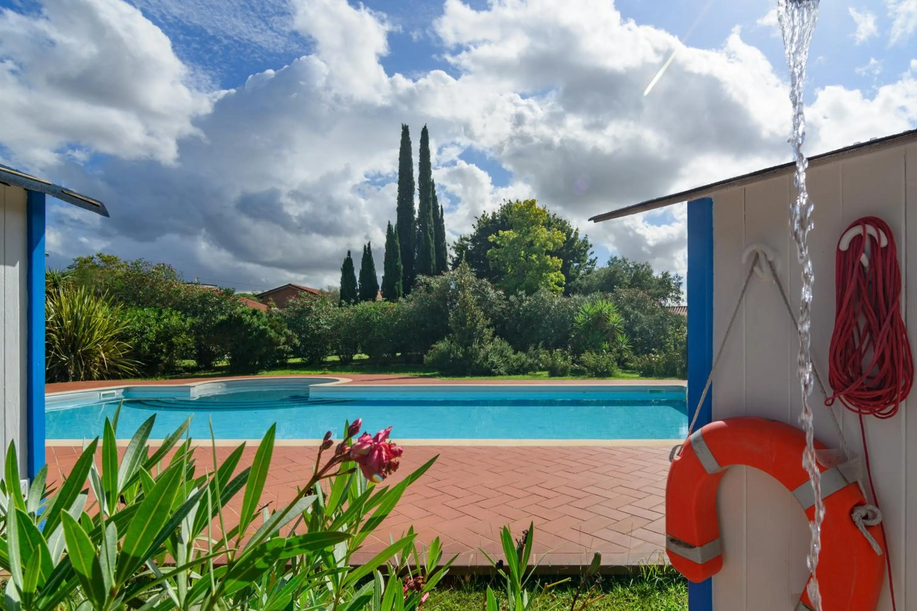 Swimming pool in Residence San Rossore