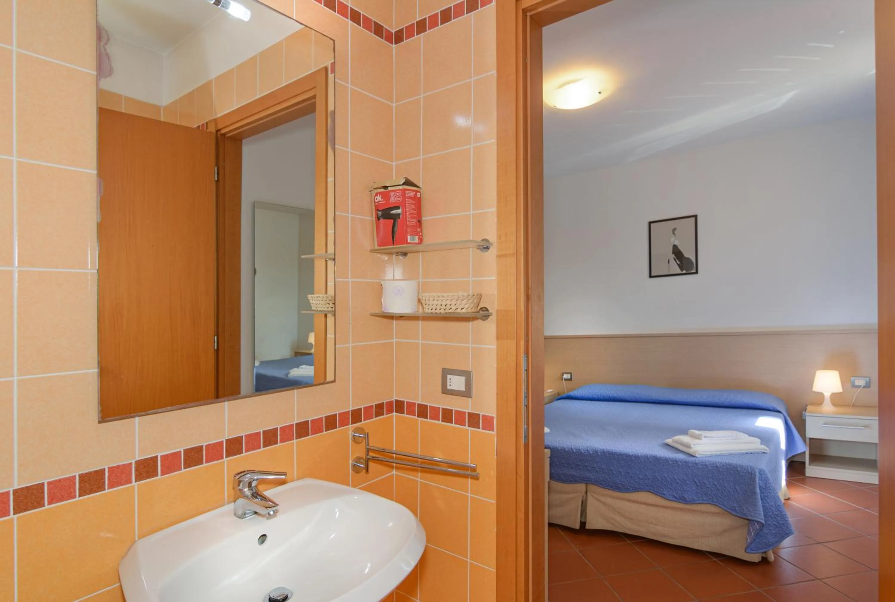 Bathroom, Bed in Residence San Rossore