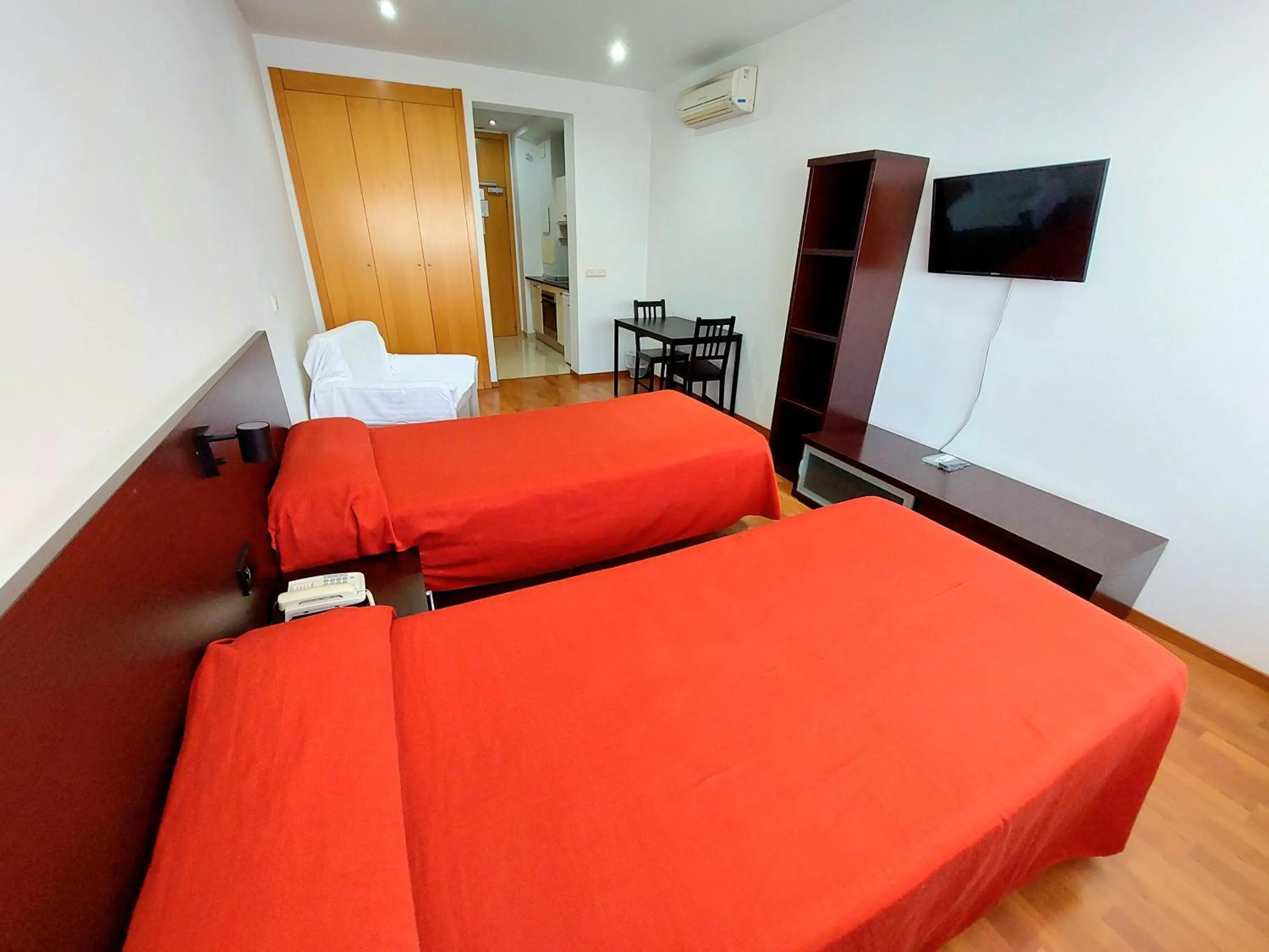 Bedroom, Bed in Domocenter Apartamentos Turísticos