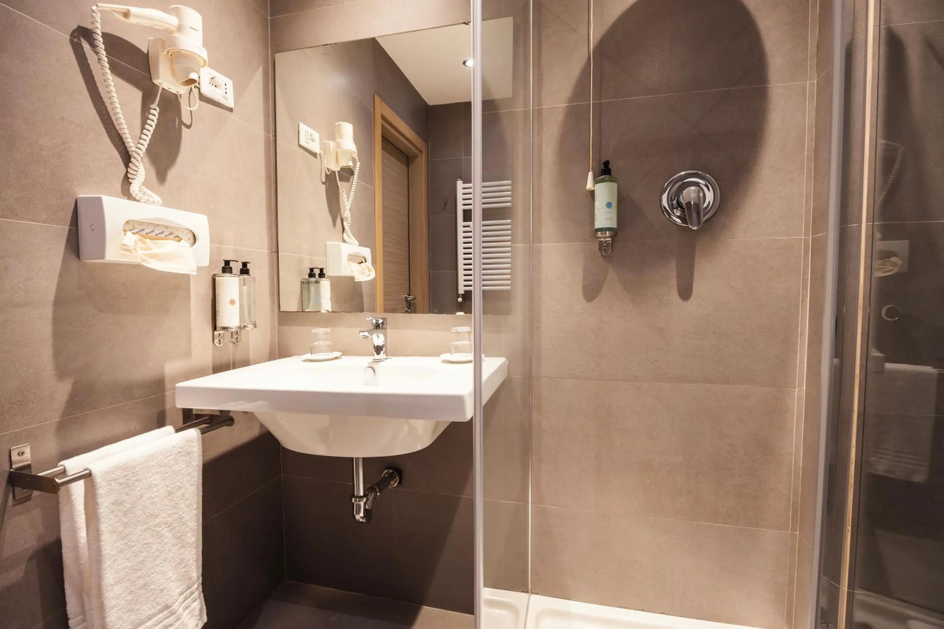 Bathroom in Genius Hotel Downtown