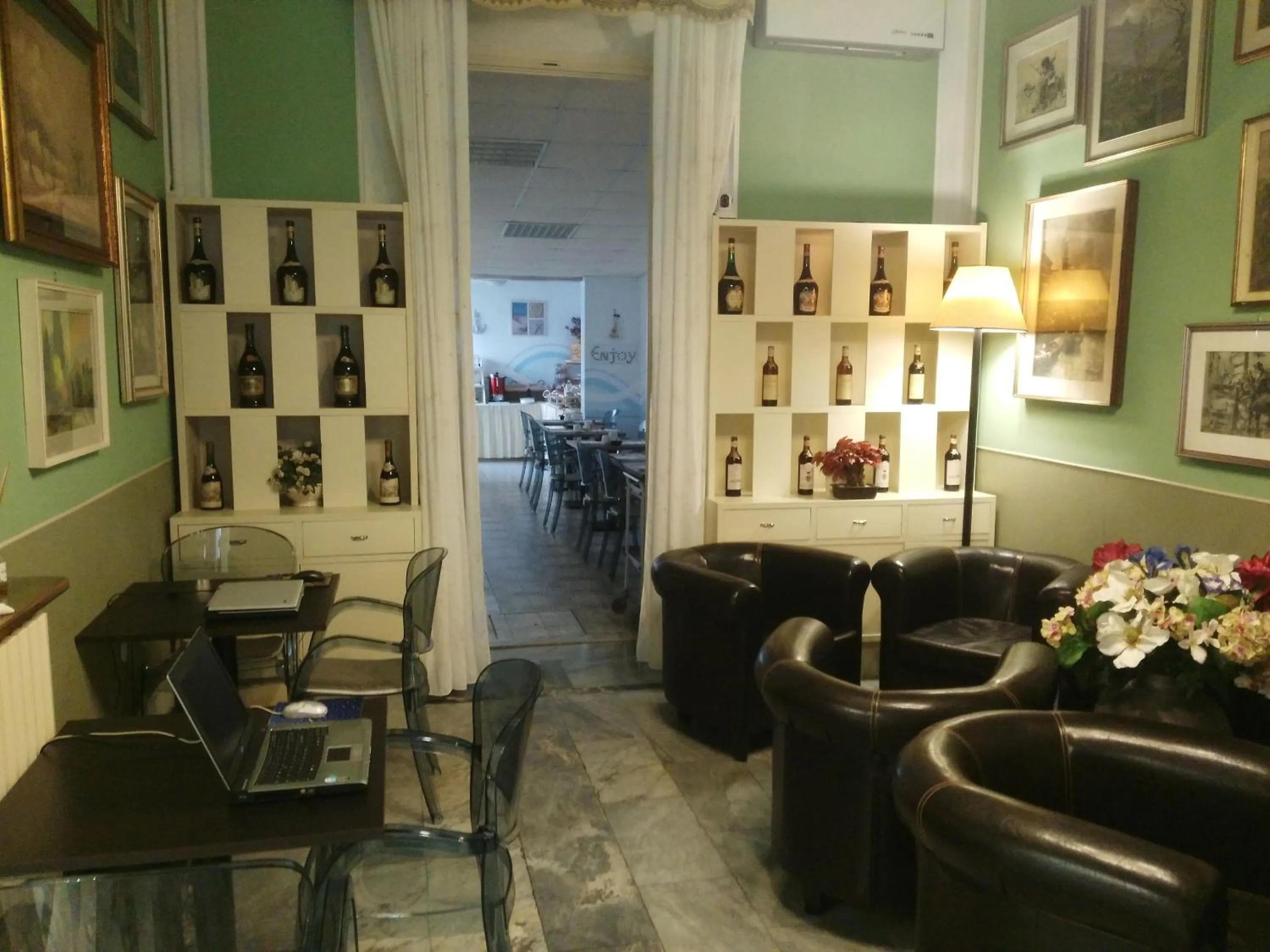 Communal lounge/ TV room in Hotel Ondina