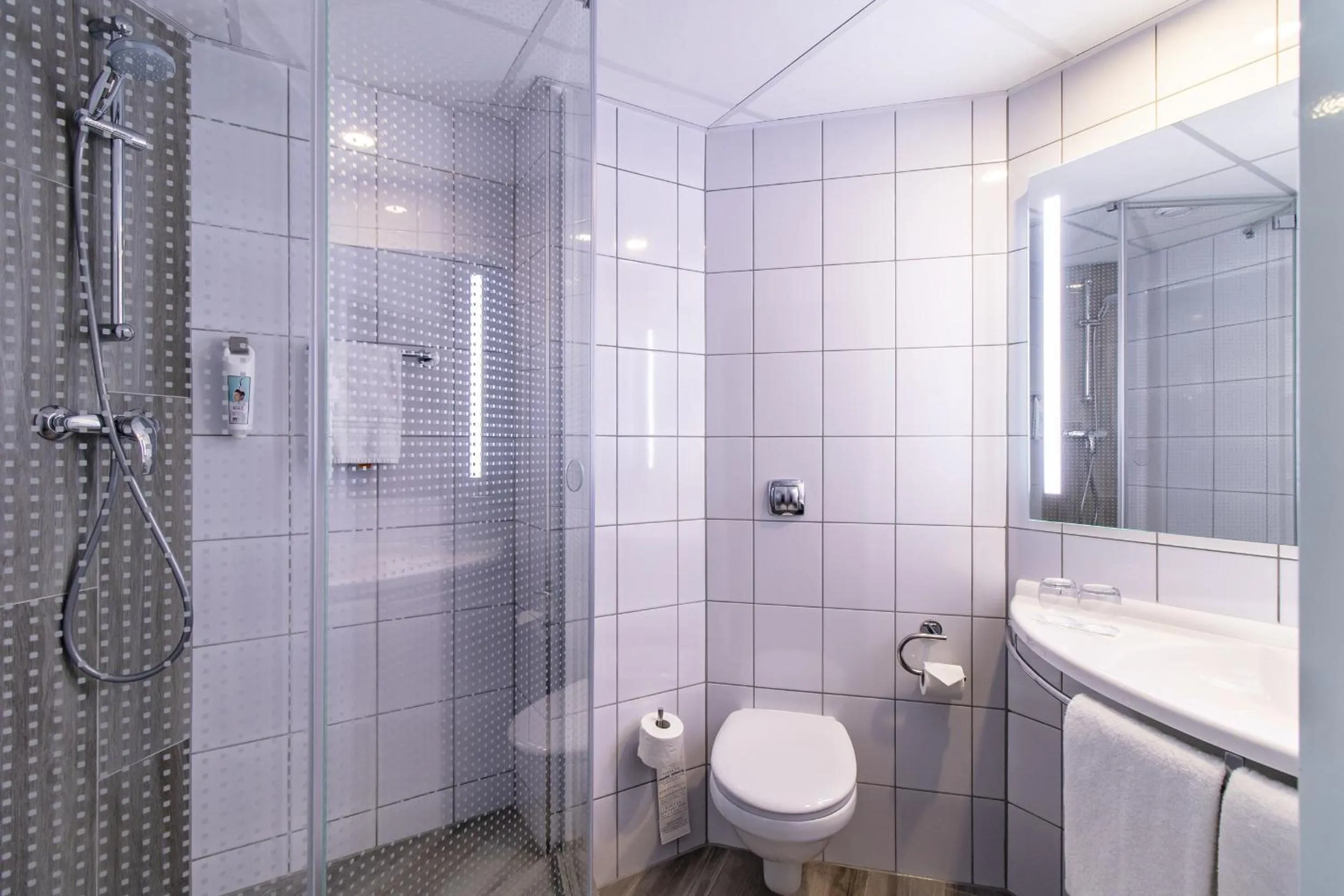 Bathroom in Ibis Warszawa Stare Miasto