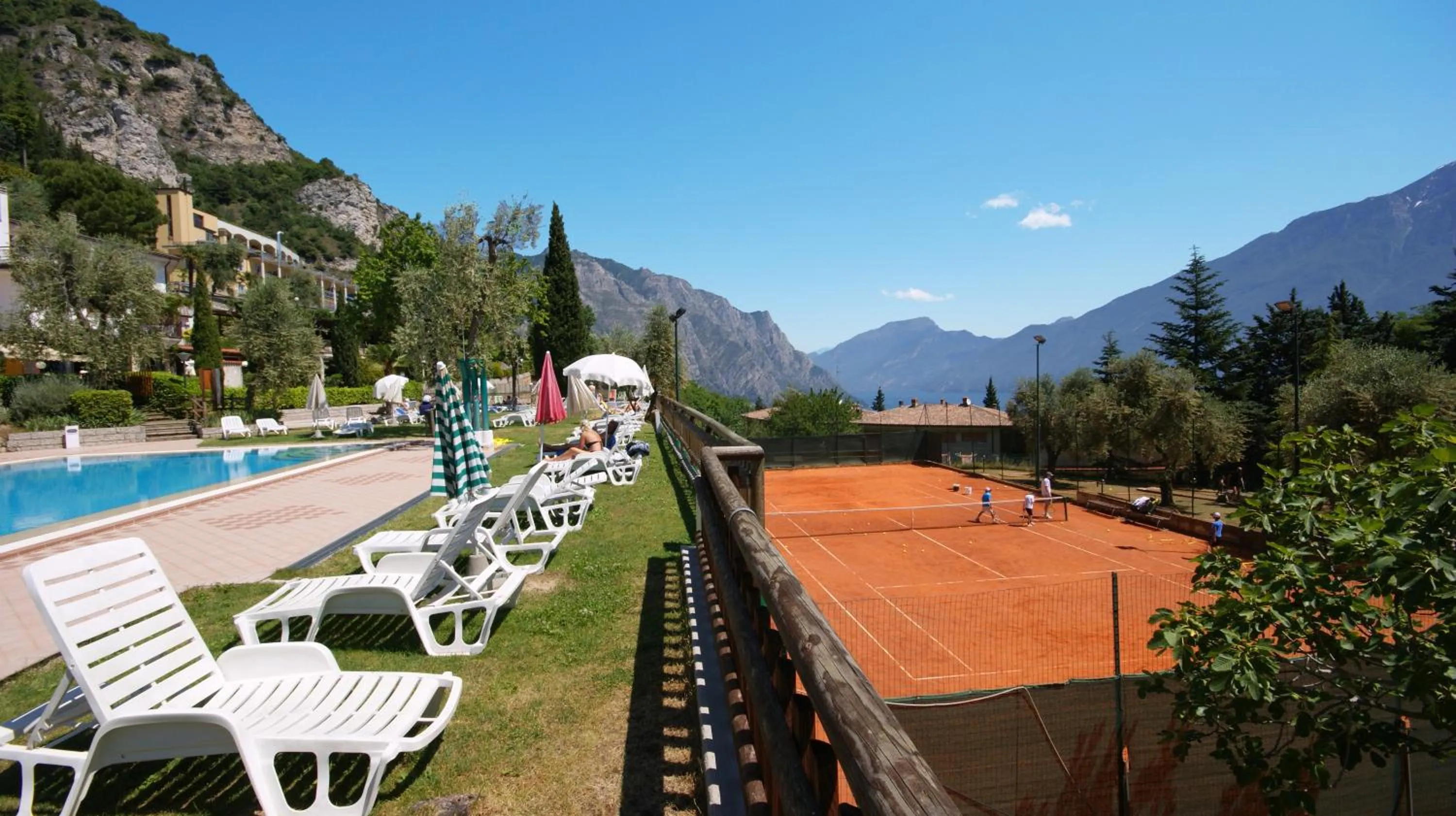 Tennis court in Village Bazzanega - Montagnoli Group