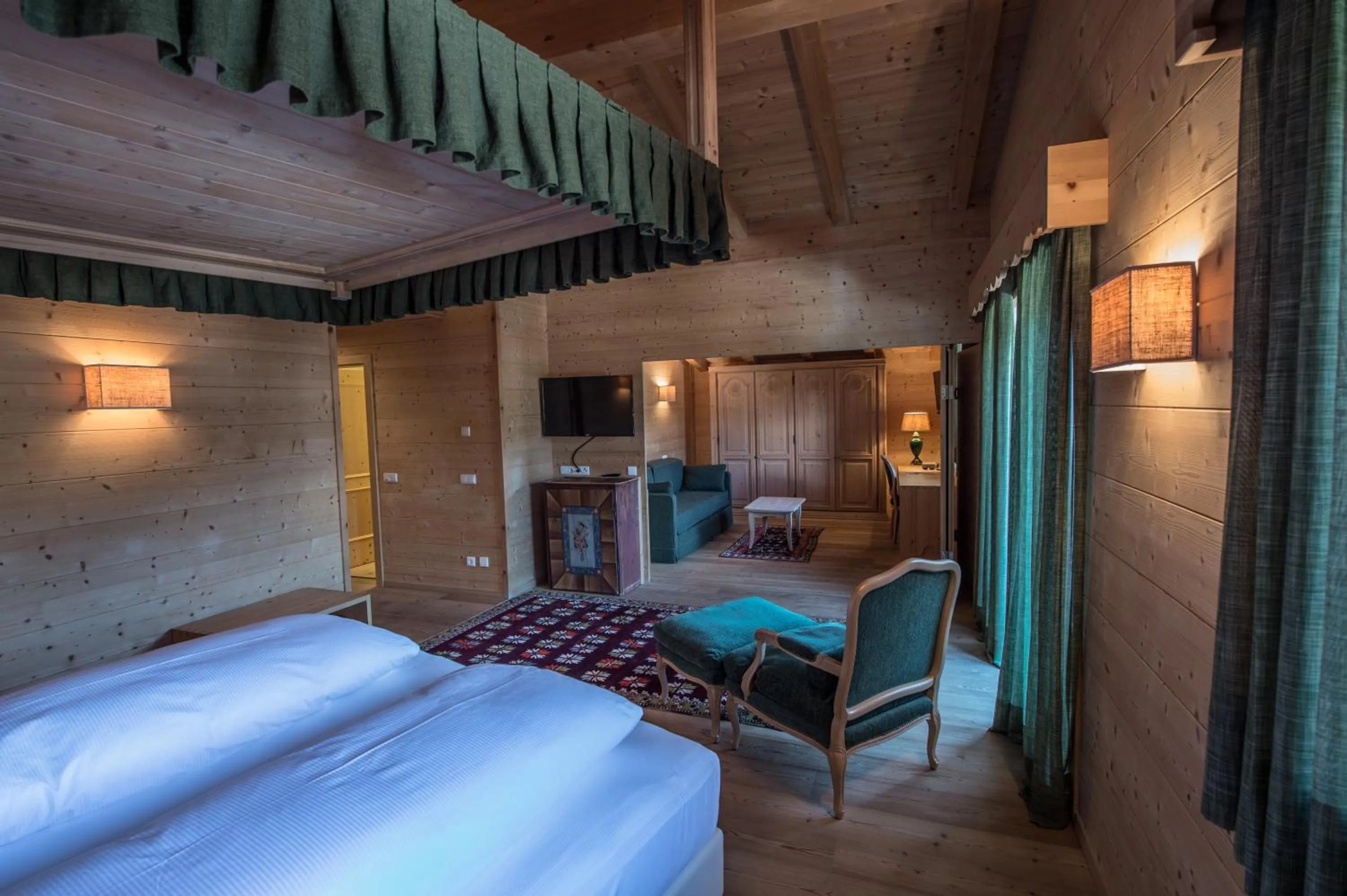 Bed in Hotel Ciasa Salares