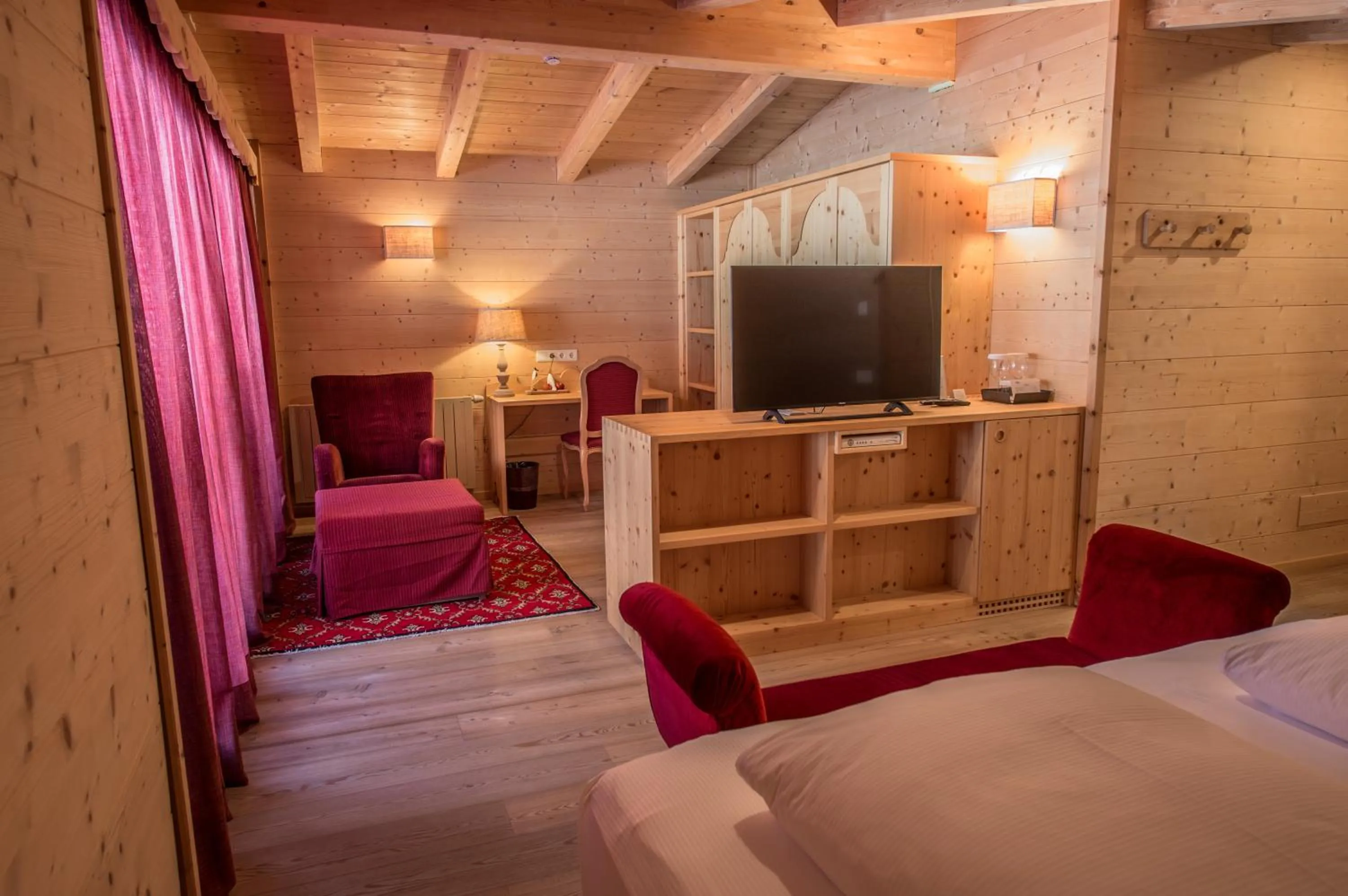 Bed in Hotel Ciasa Salares