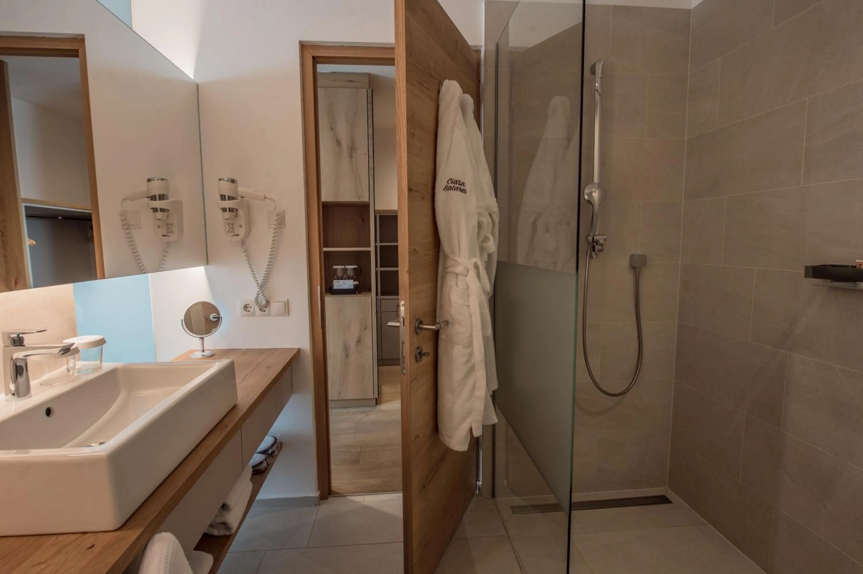 Shower in Hotel Ciasa Salares