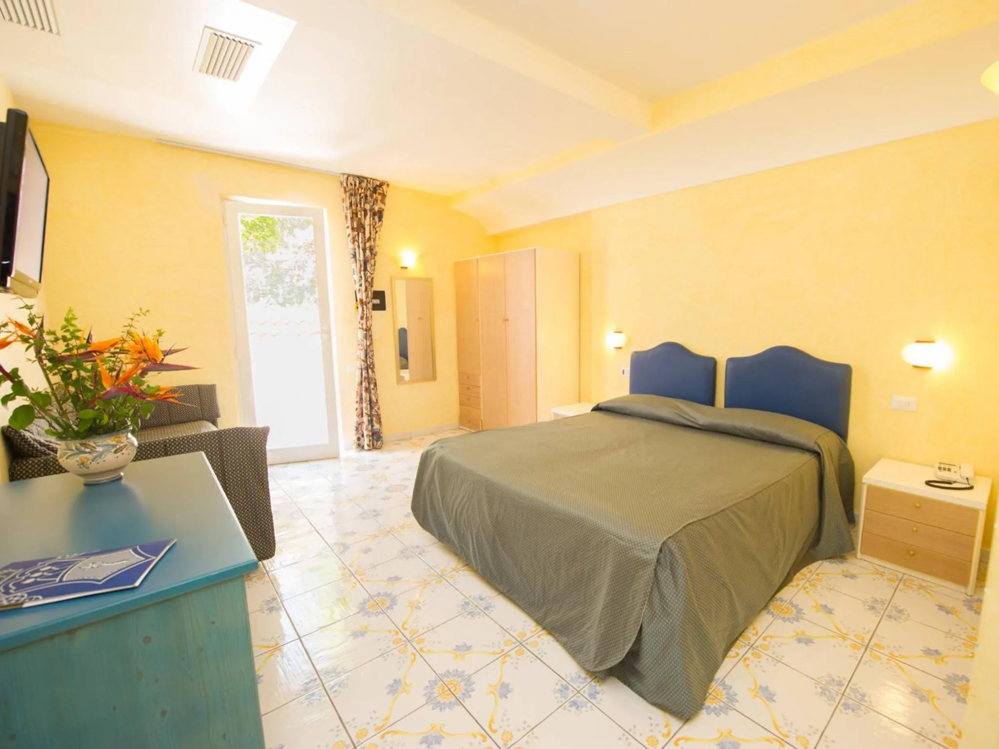 Photo of the whole room in Hotel L'Approdo