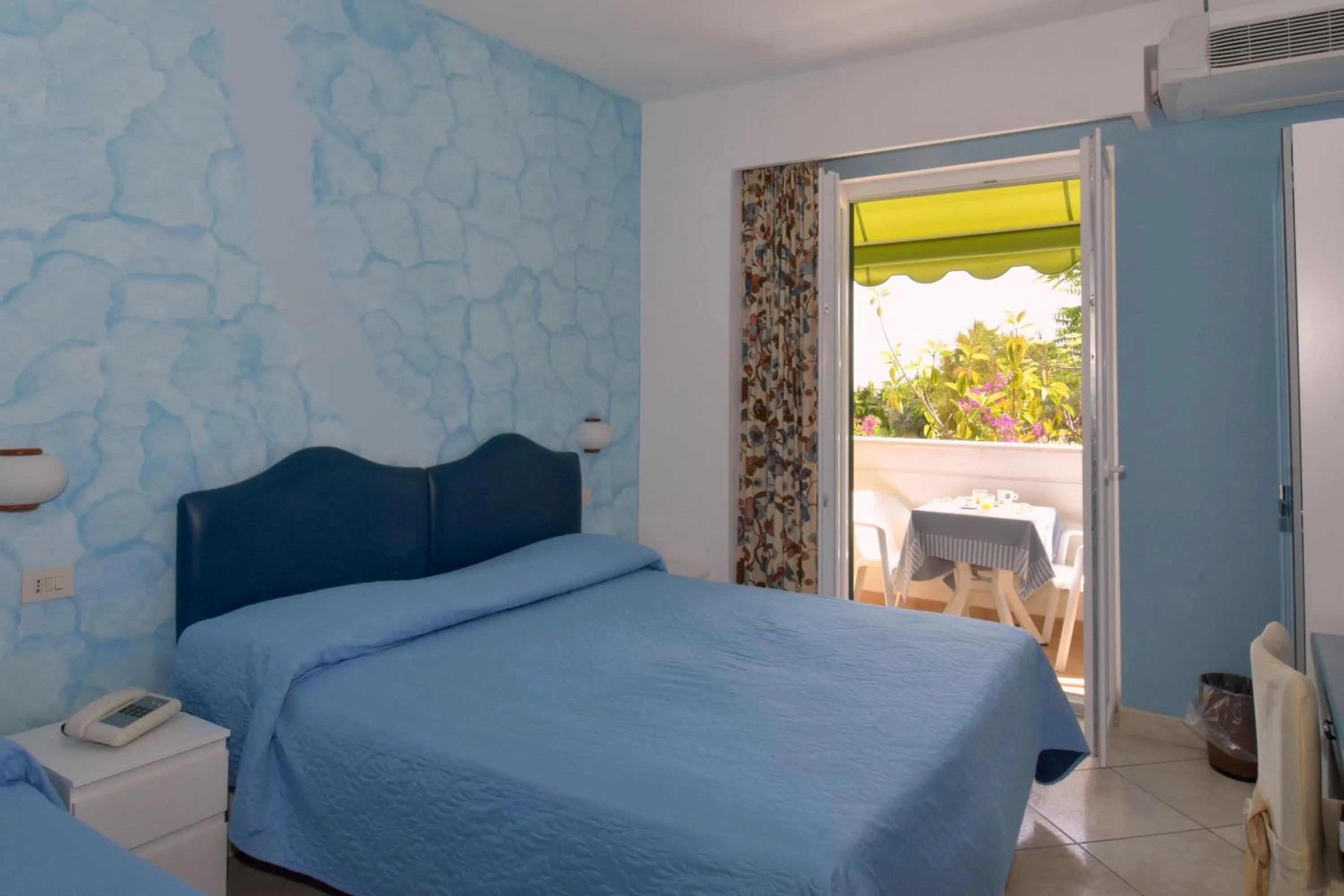 Bedroom in Hotel L'Approdo
