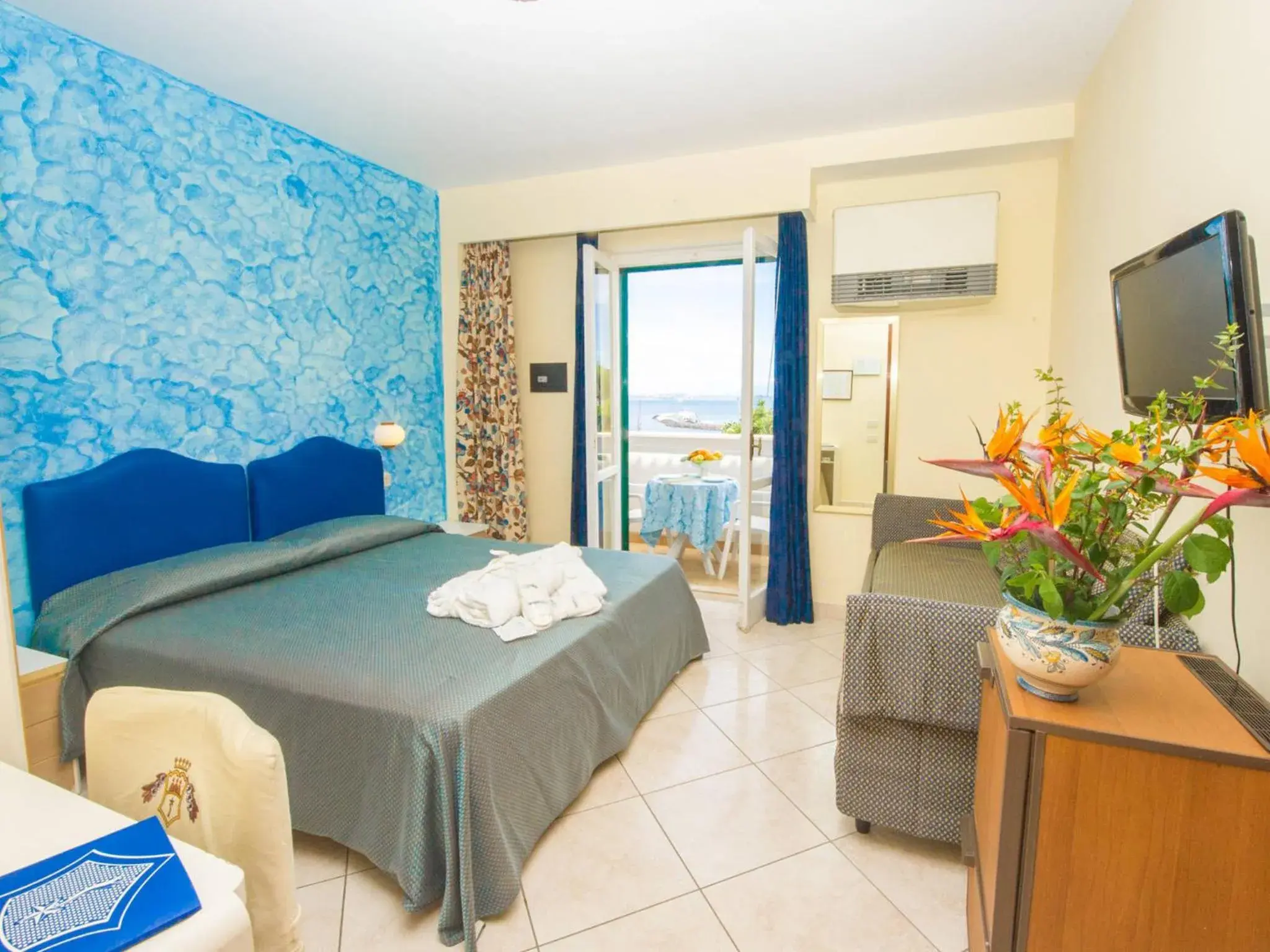 Double or Twin Room with Sea View in Hotel L'Approdo Double or Twin Room with Sea View in Hotel L'Approdo