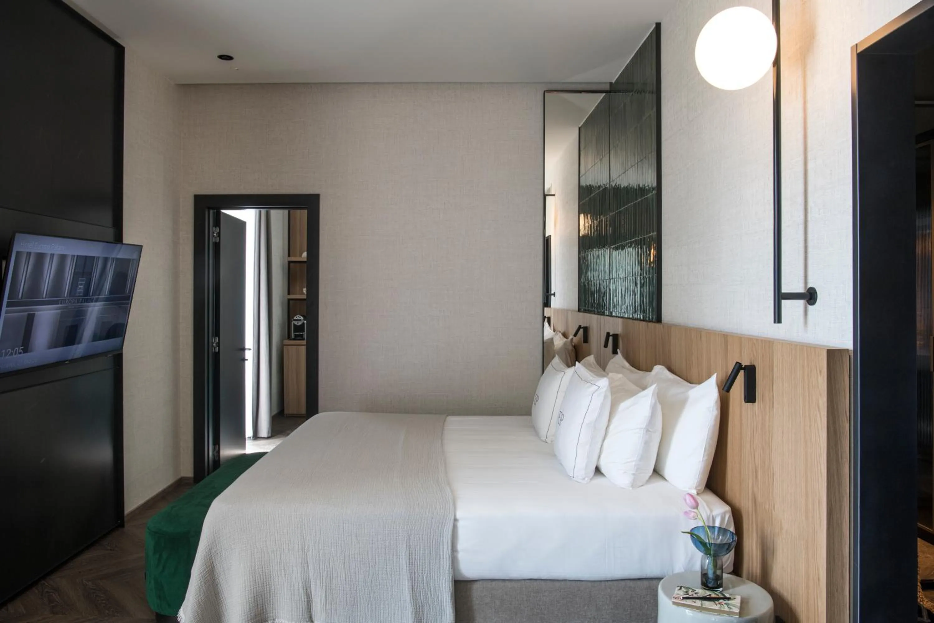 Photo of the whole room, Bed in Europa Palace