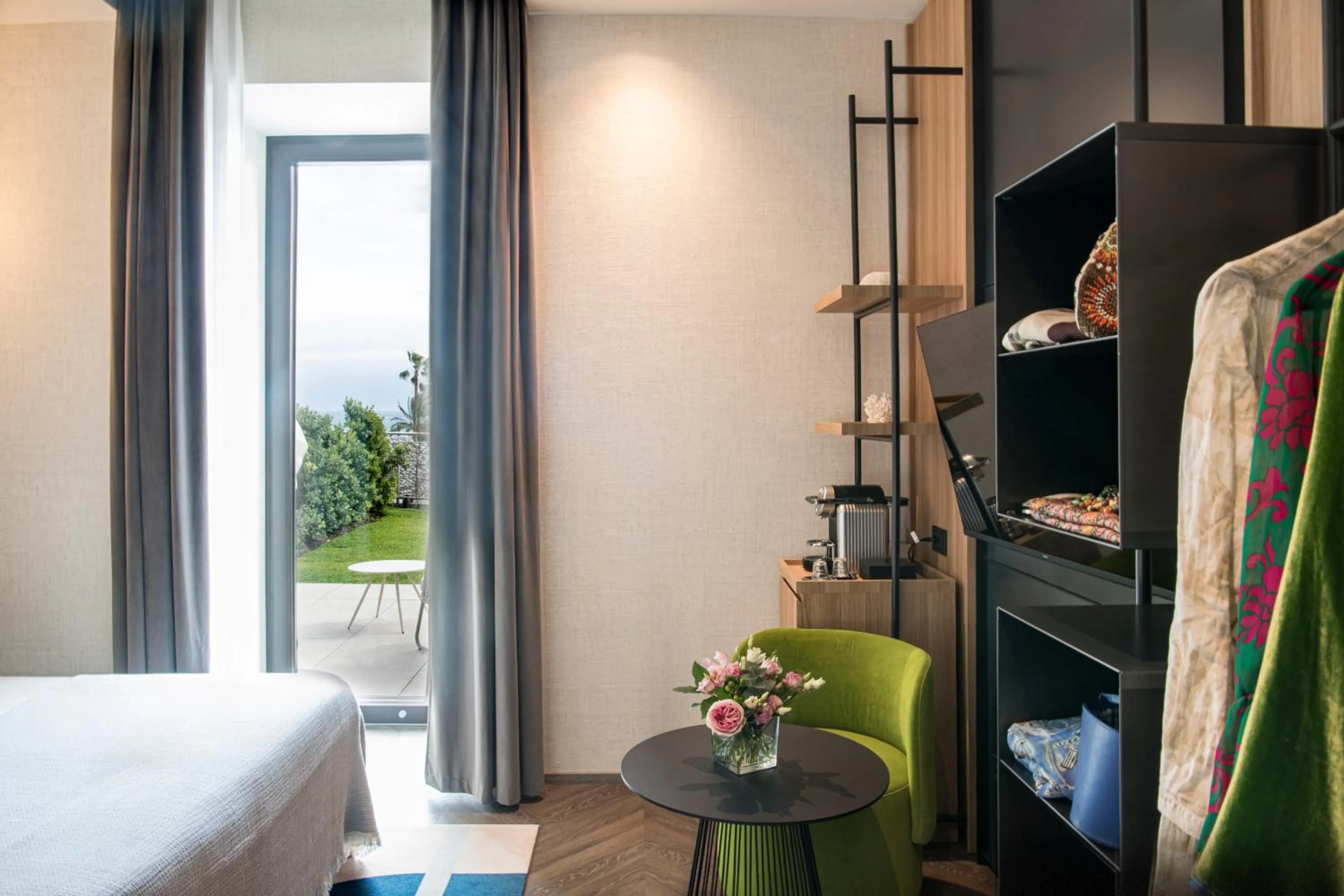 Photo of the whole room, Bed in Europa Palace