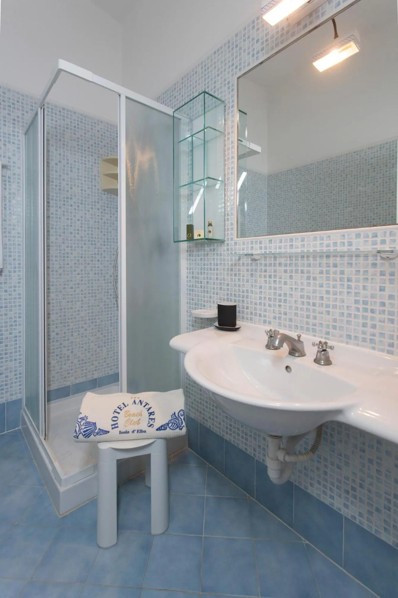 Shower in Hotel Antares