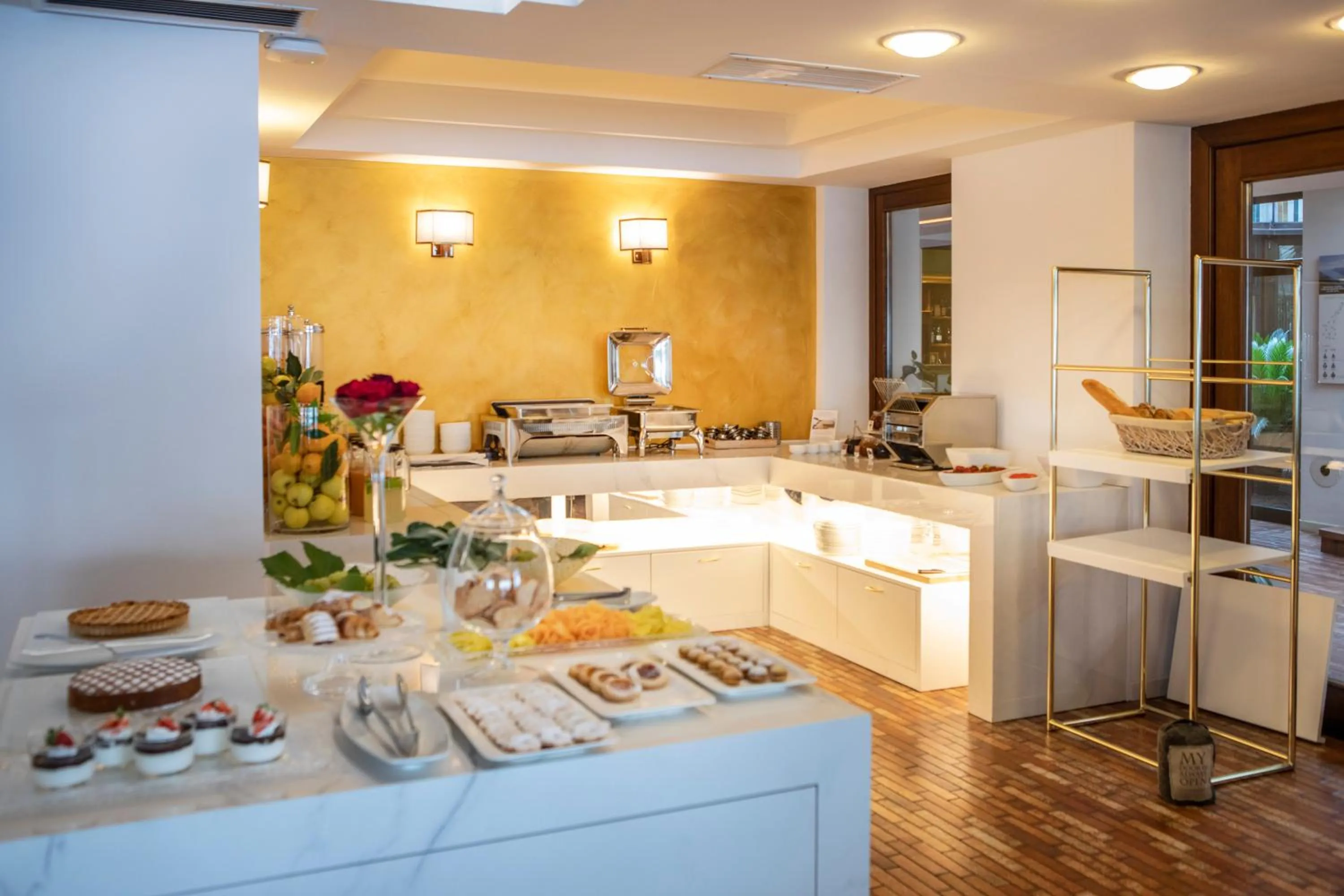 Food and drinks in Hotel Capri