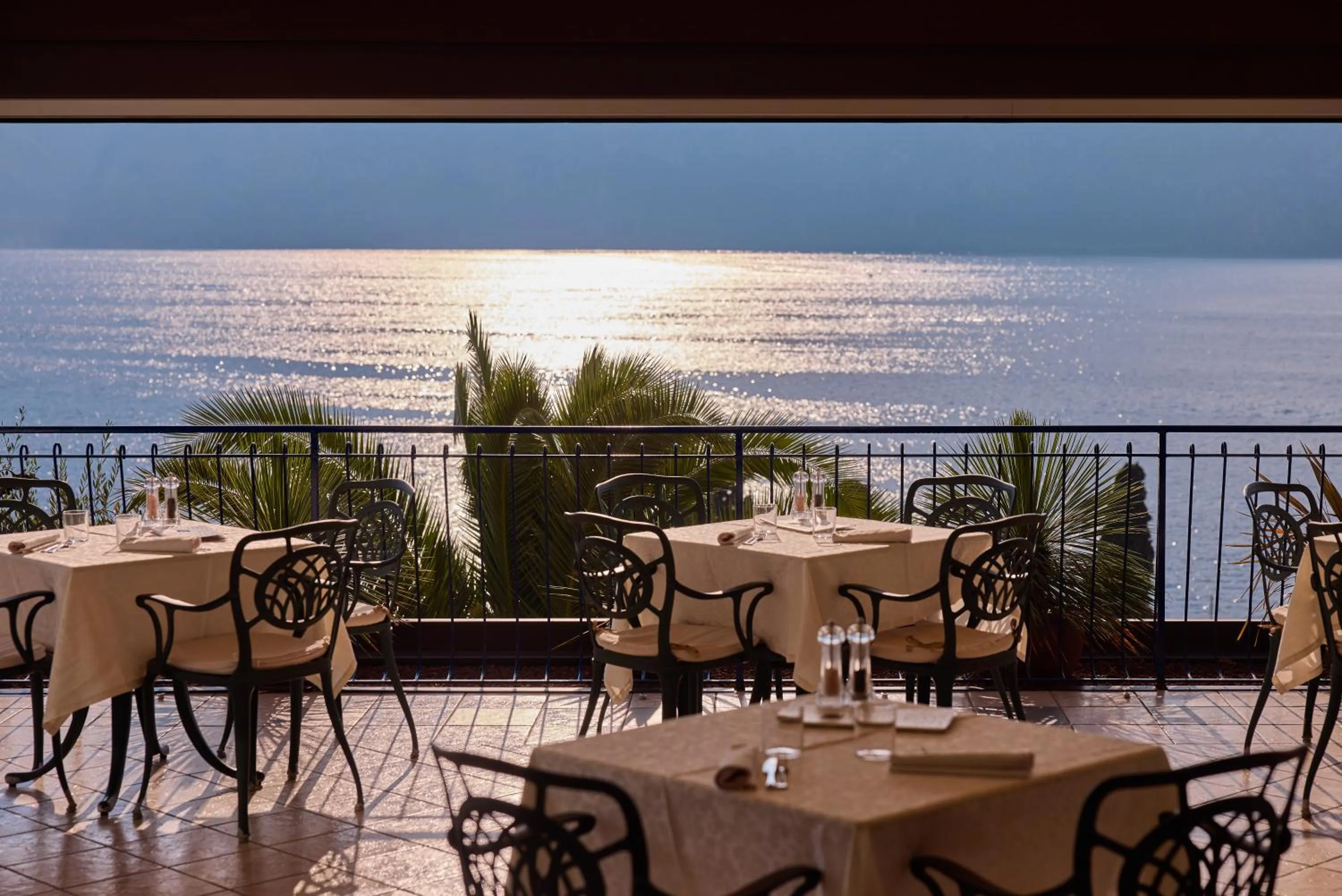 Restaurant/places to eat in Hotel Capri