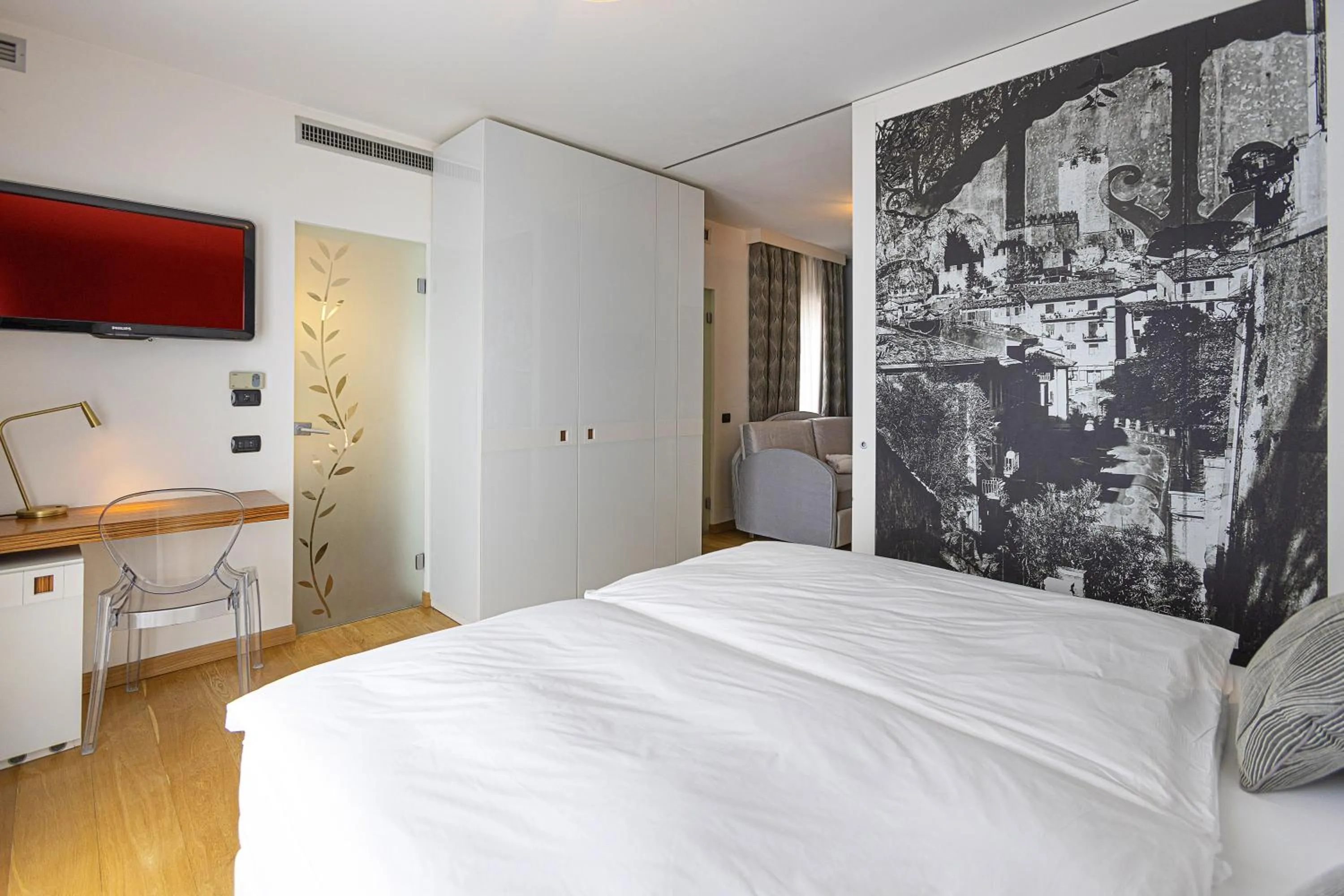 TV and multimedia, Bed in Hotel Capri