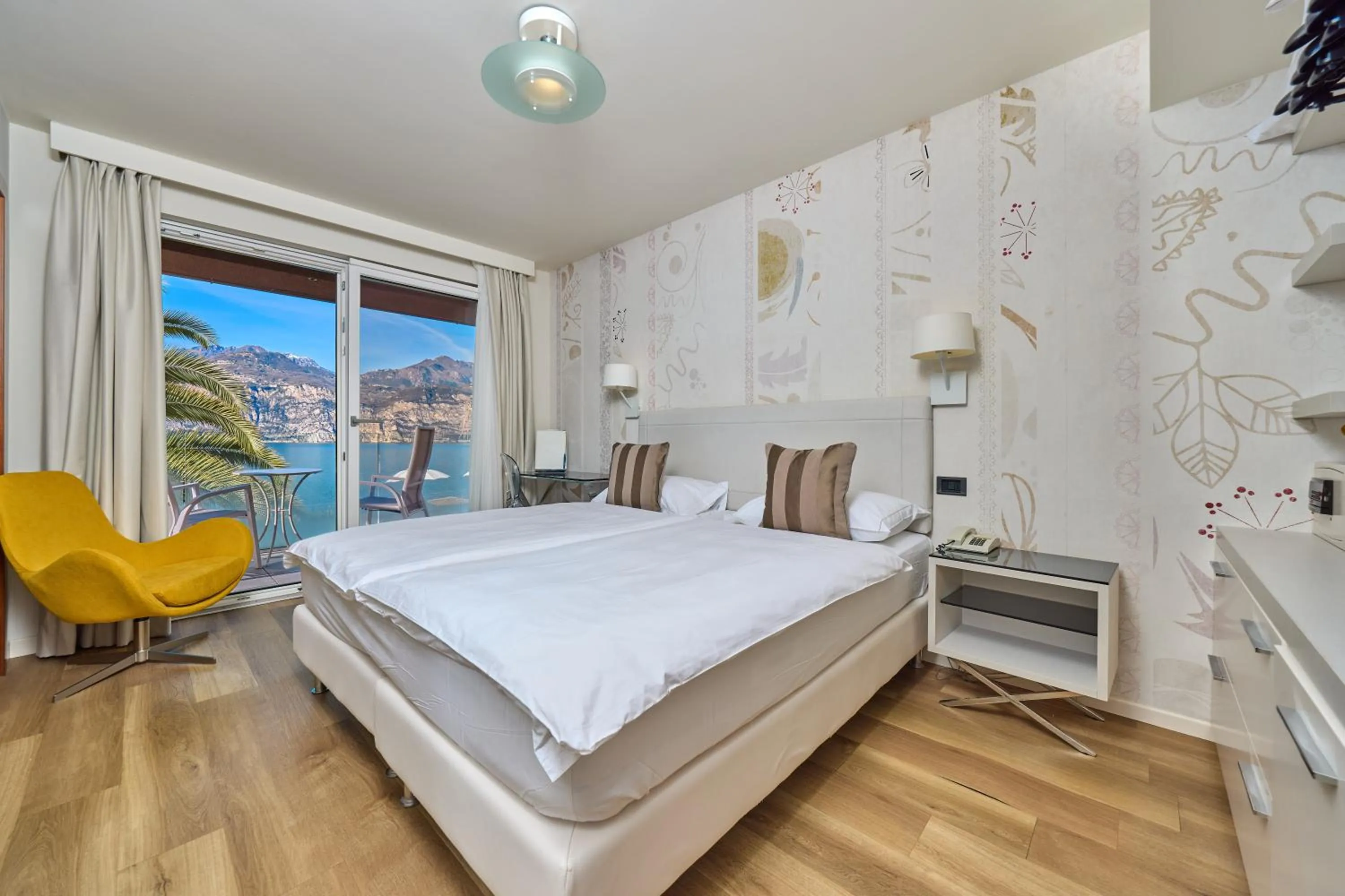 View (from property/room), Bed in Hotel Capri