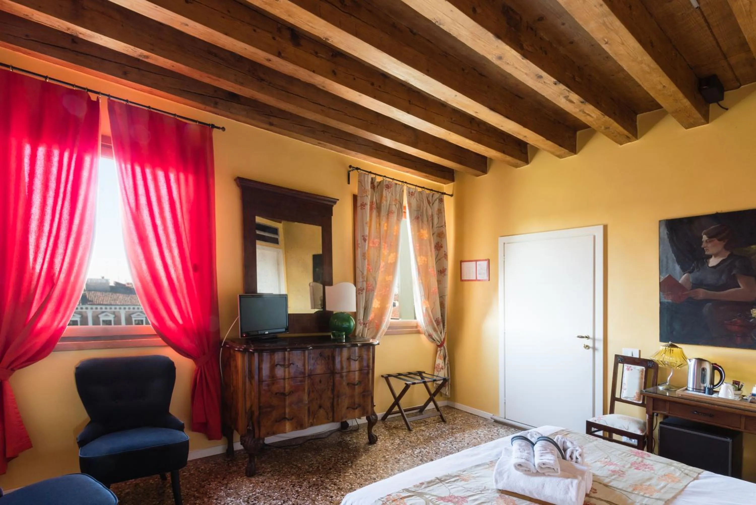 City view, Bed in Locanda Ai Santi Apostoli Sul Canal Grande - Ferretti Hotels Collection