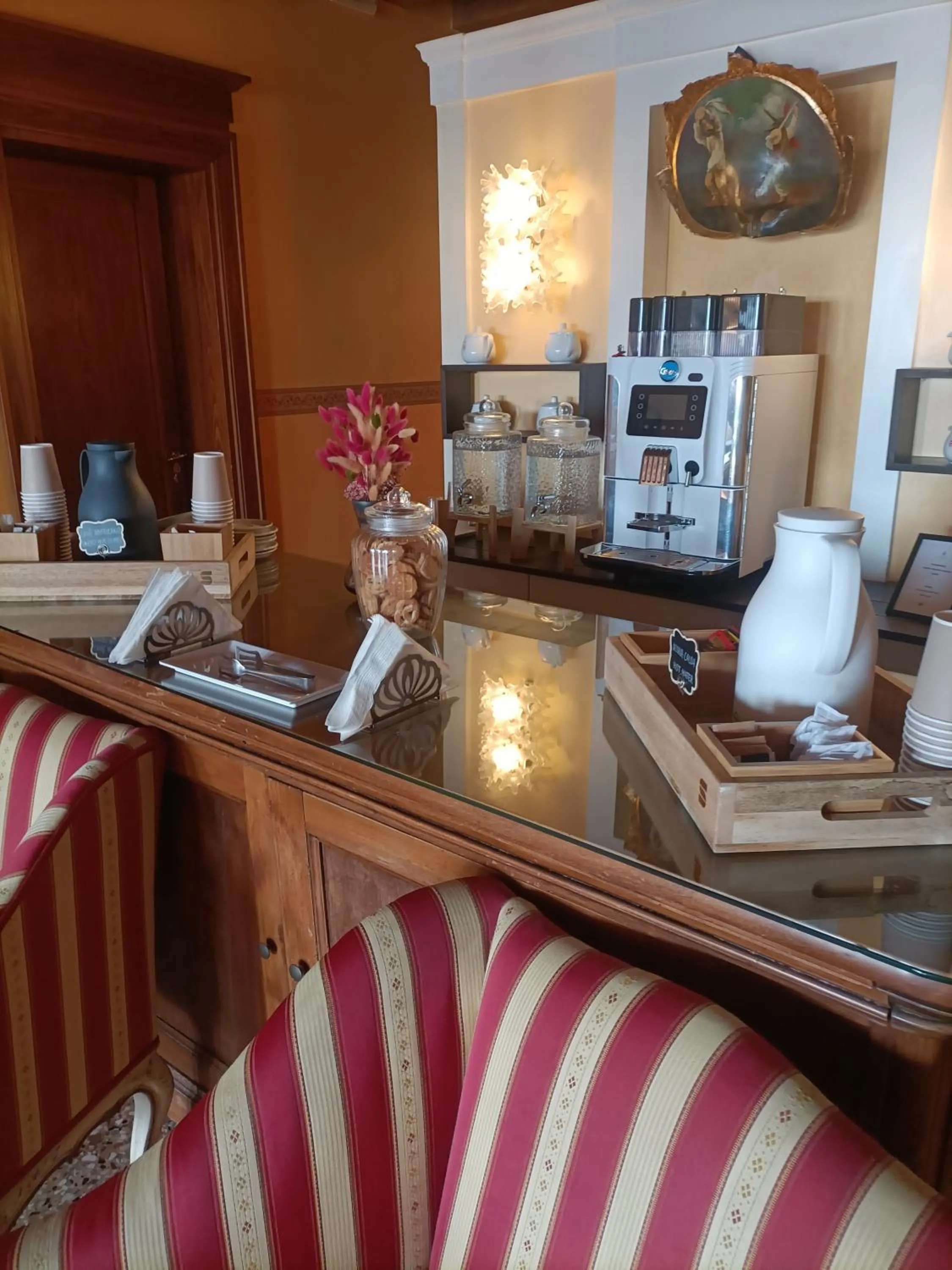 Coffee/tea facilities in Locanda Ai Santi Apostoli Sul Canal Grande - Ferretti Hotels Collection