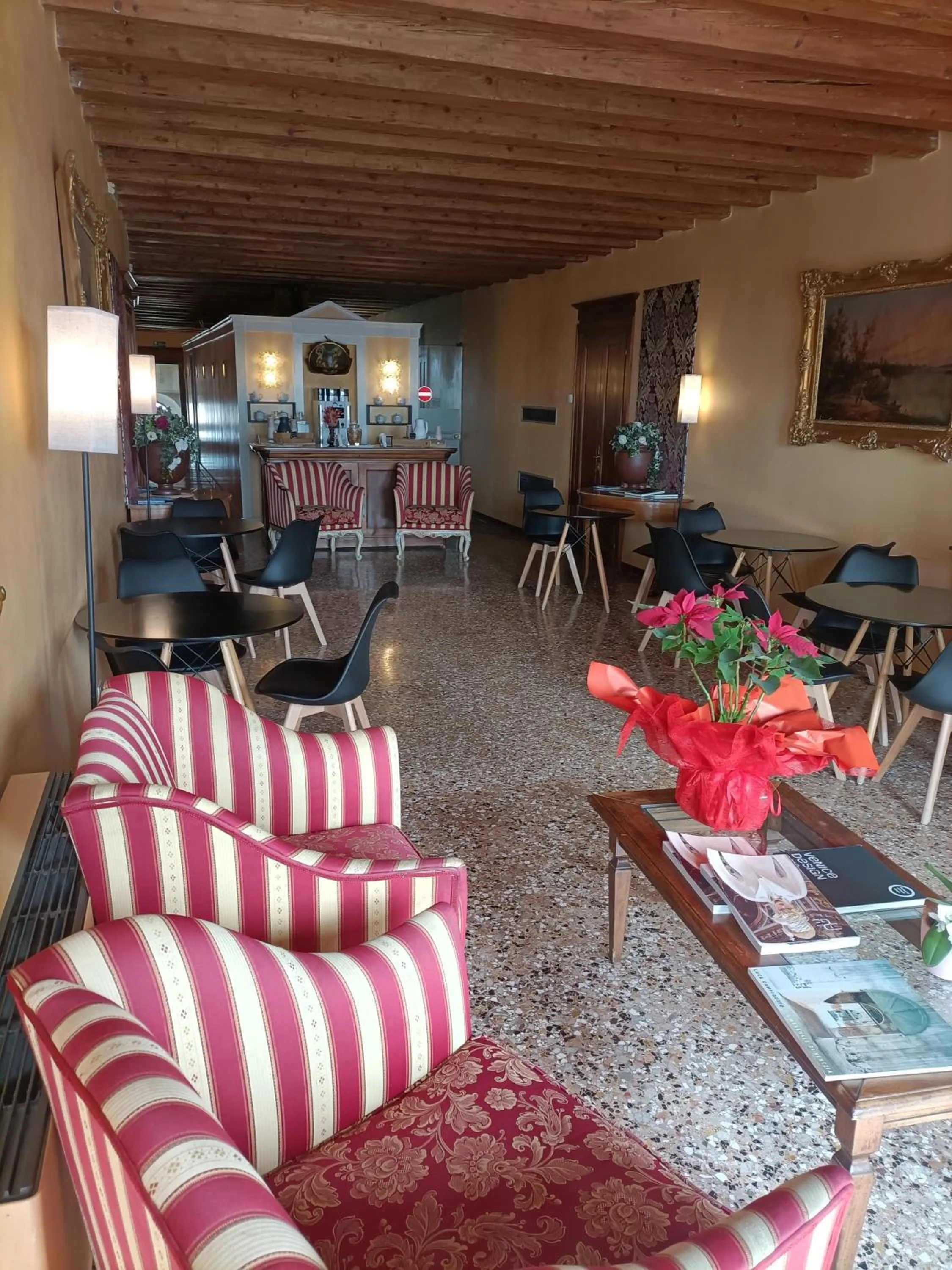 Coffee/tea facilities in Locanda Ai Santi Apostoli Sul Canal Grande - Ferretti Hotels Collection