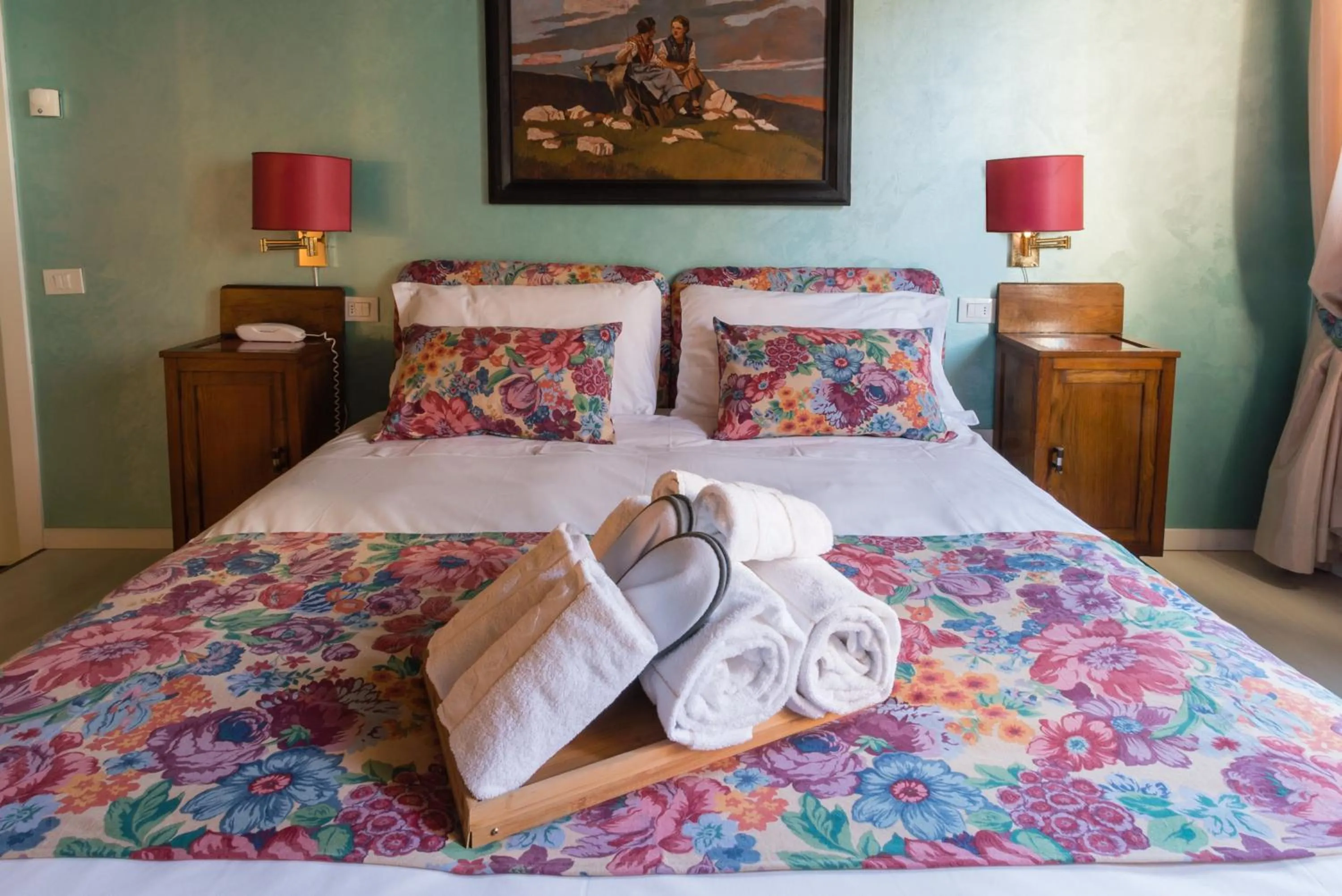 Bed in Locanda Ai Santi Apostoli Sul Canal Grande - Ferretti Hotels Collection