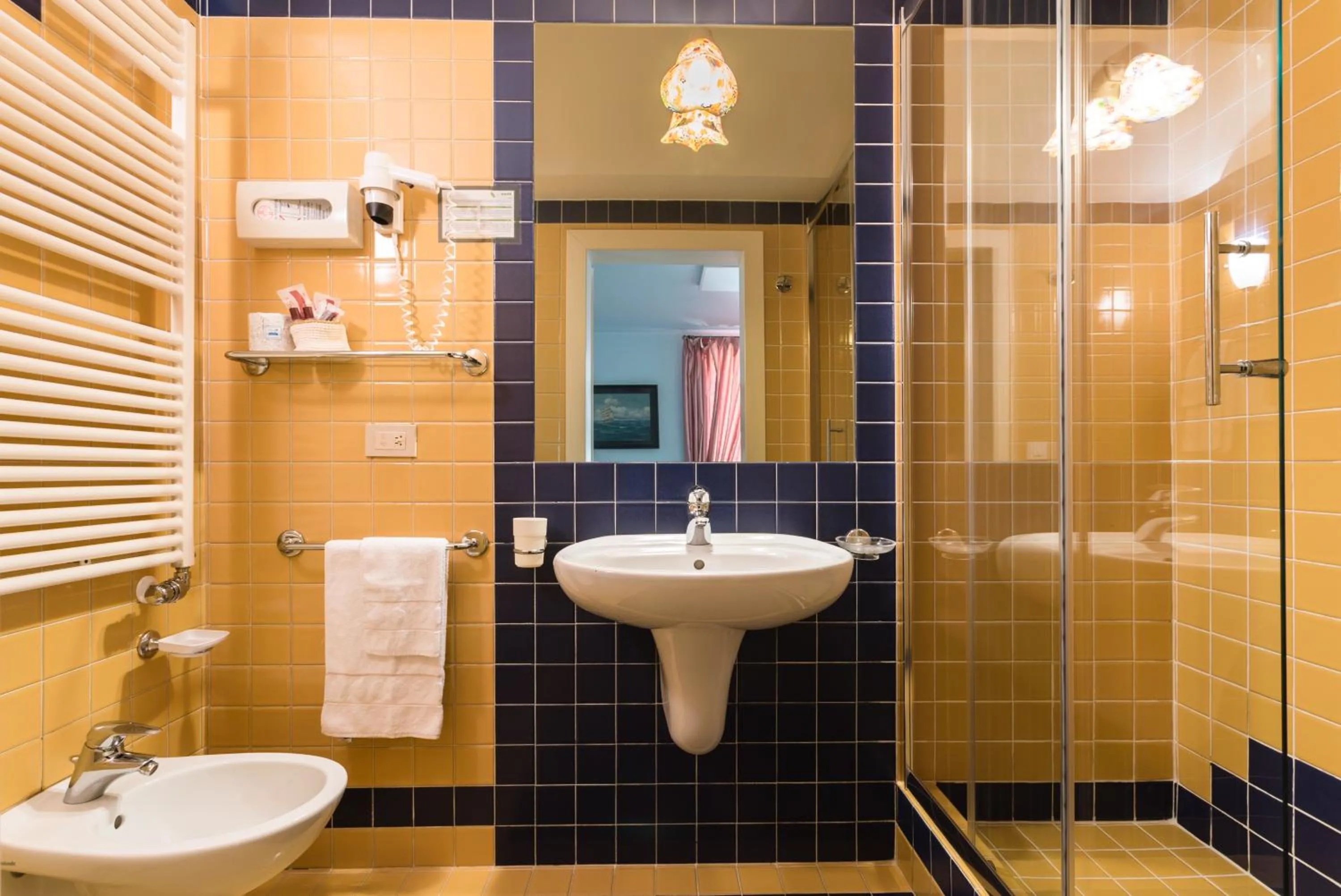 Bathroom in Locanda Ai Santi Apostoli Sul Canal Grande - Ferretti Hotels Collection