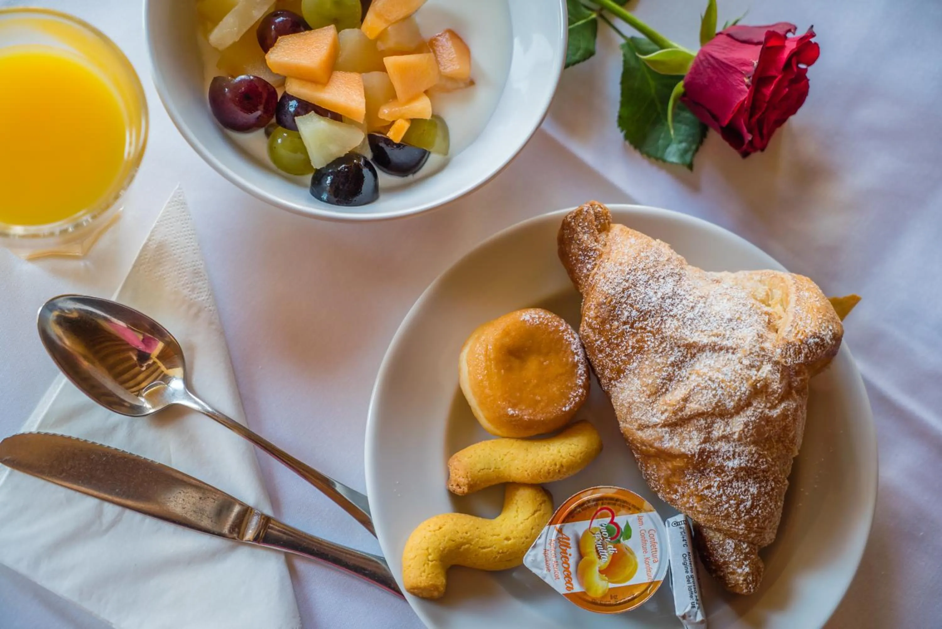 Continental breakfast in Locanda Ai Santi Apostoli Sul Canal Grande - Ferretti Hotels Collection