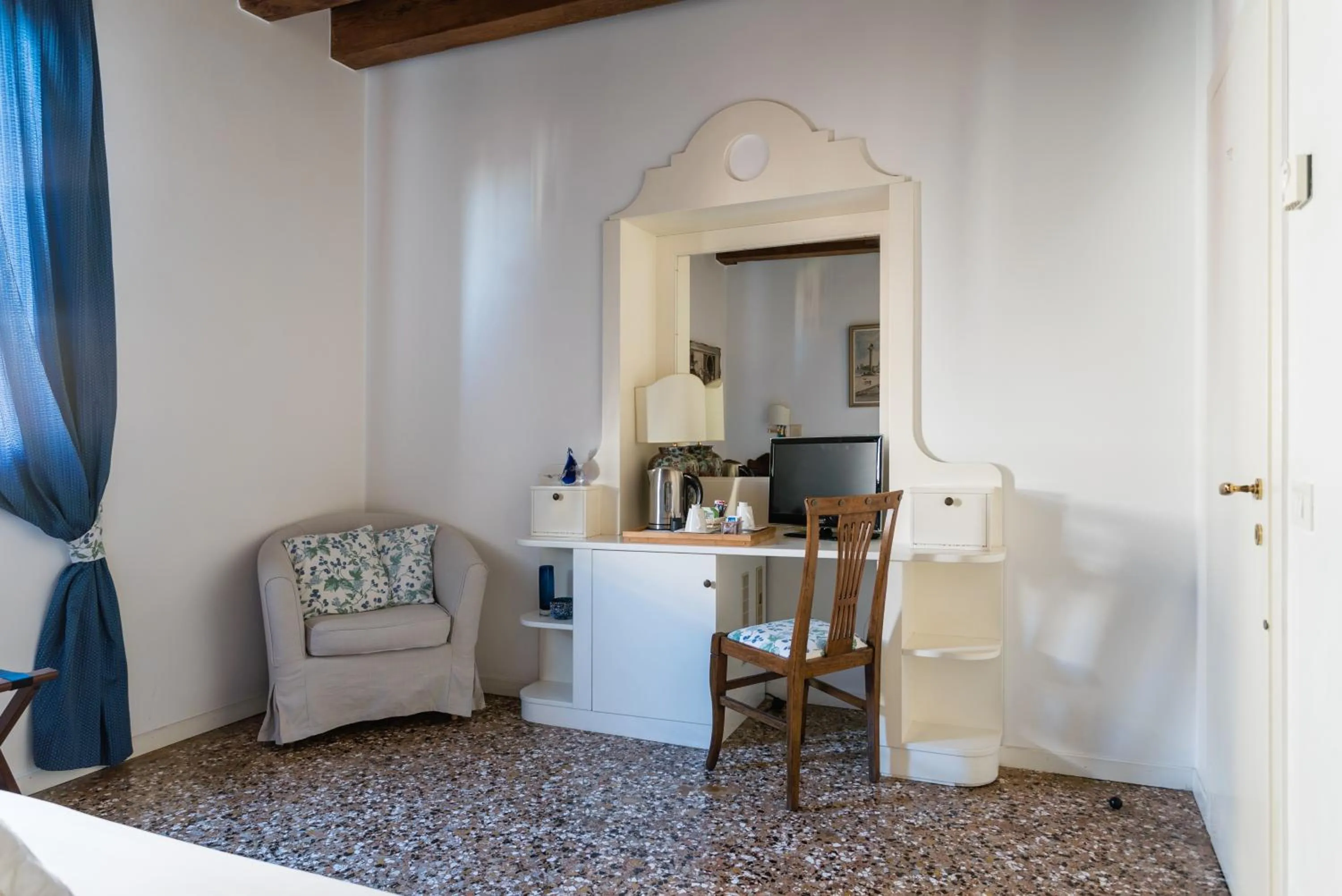 Coffee/tea facilities in Locanda Ai Santi Apostoli Sul Canal Grande - Ferretti Hotels Collection