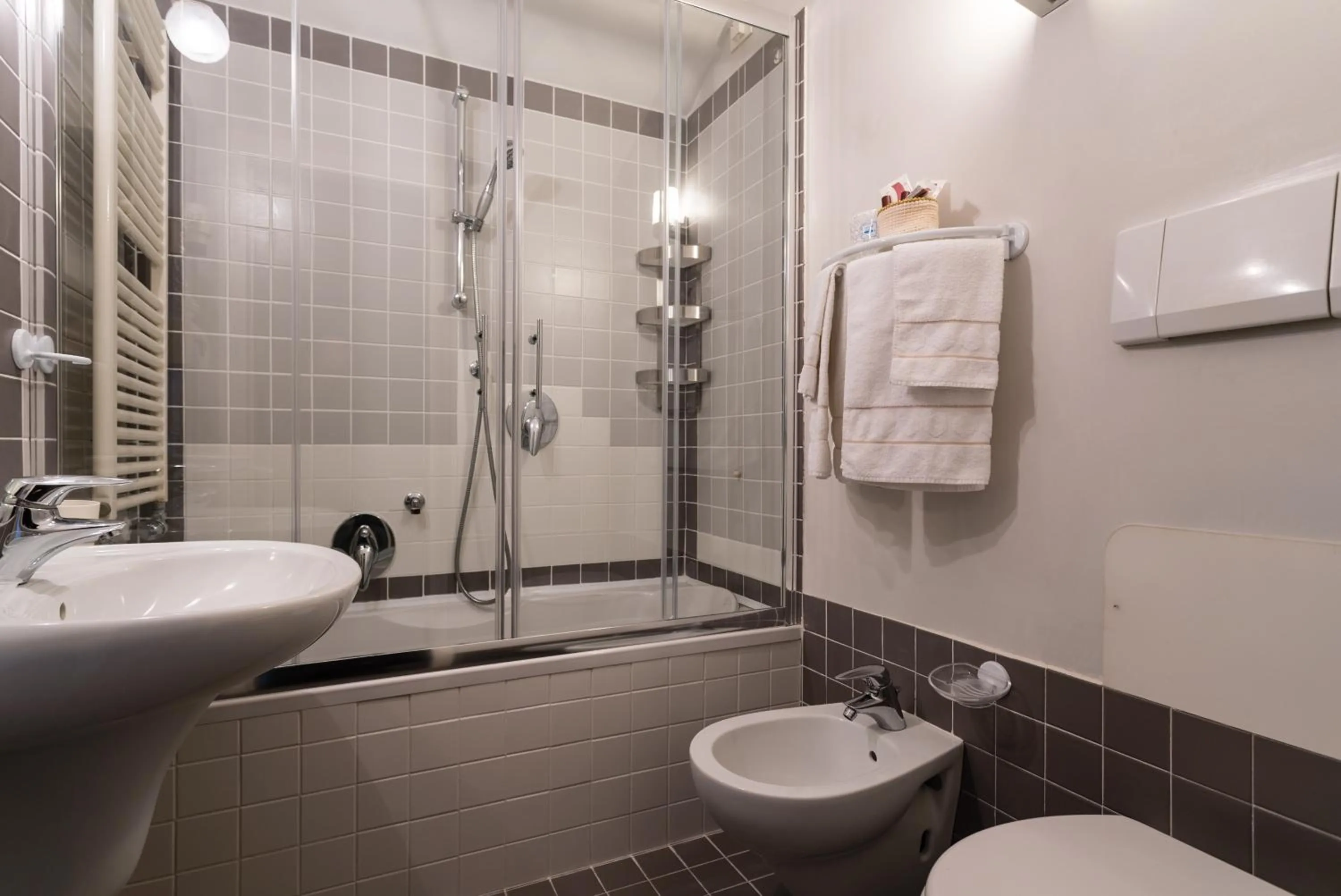 Bathroom in Locanda Ai Santi Apostoli Sul Canal Grande - Ferretti Hotels Collection