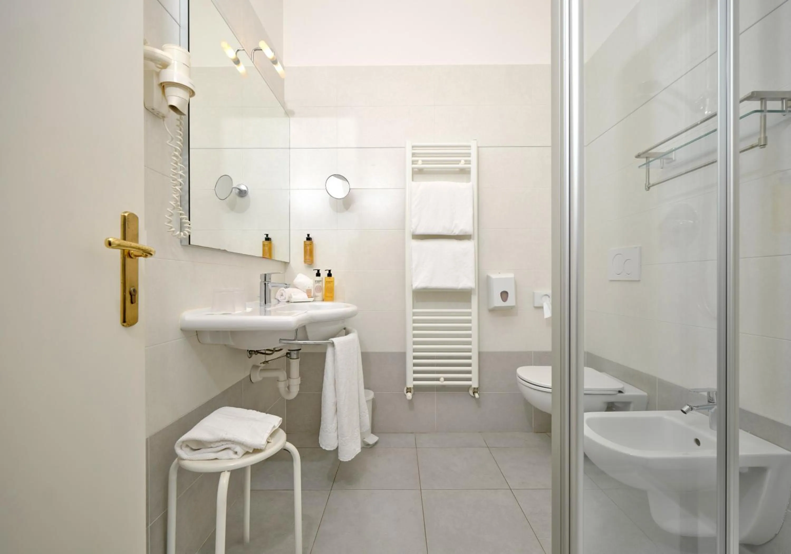 Shower in Hotel Eden Garda