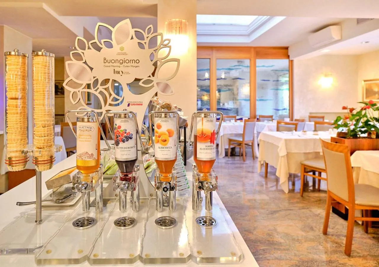 Restaurant/places to eat in Hotel Eden Garda