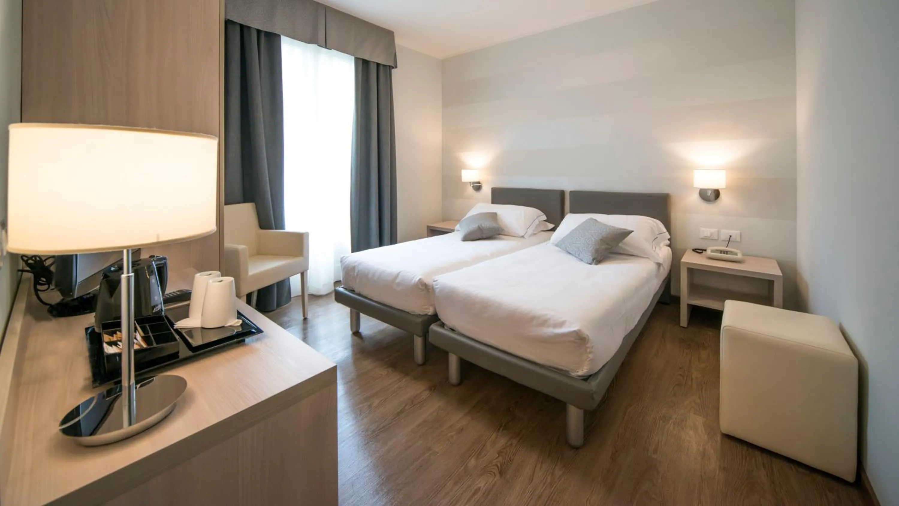 Photo of the whole room, Bed in Hotel Eden Garda