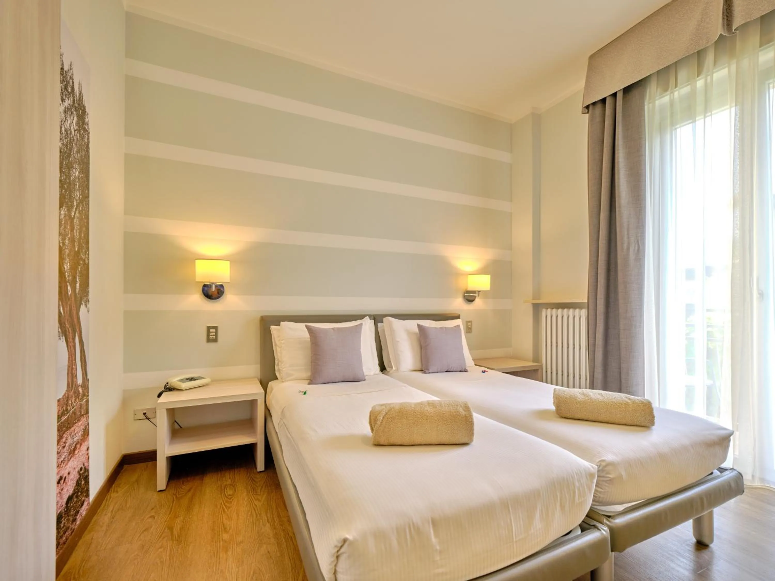 Photo of the whole room, Bed in Hotel Eden Garda