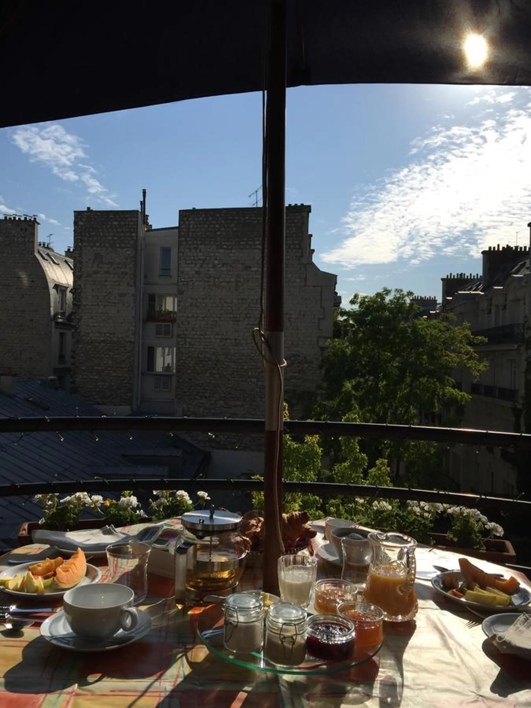 Food close-up in 52 Clichy Bed & Breakfast - Chambre d'hôtes
