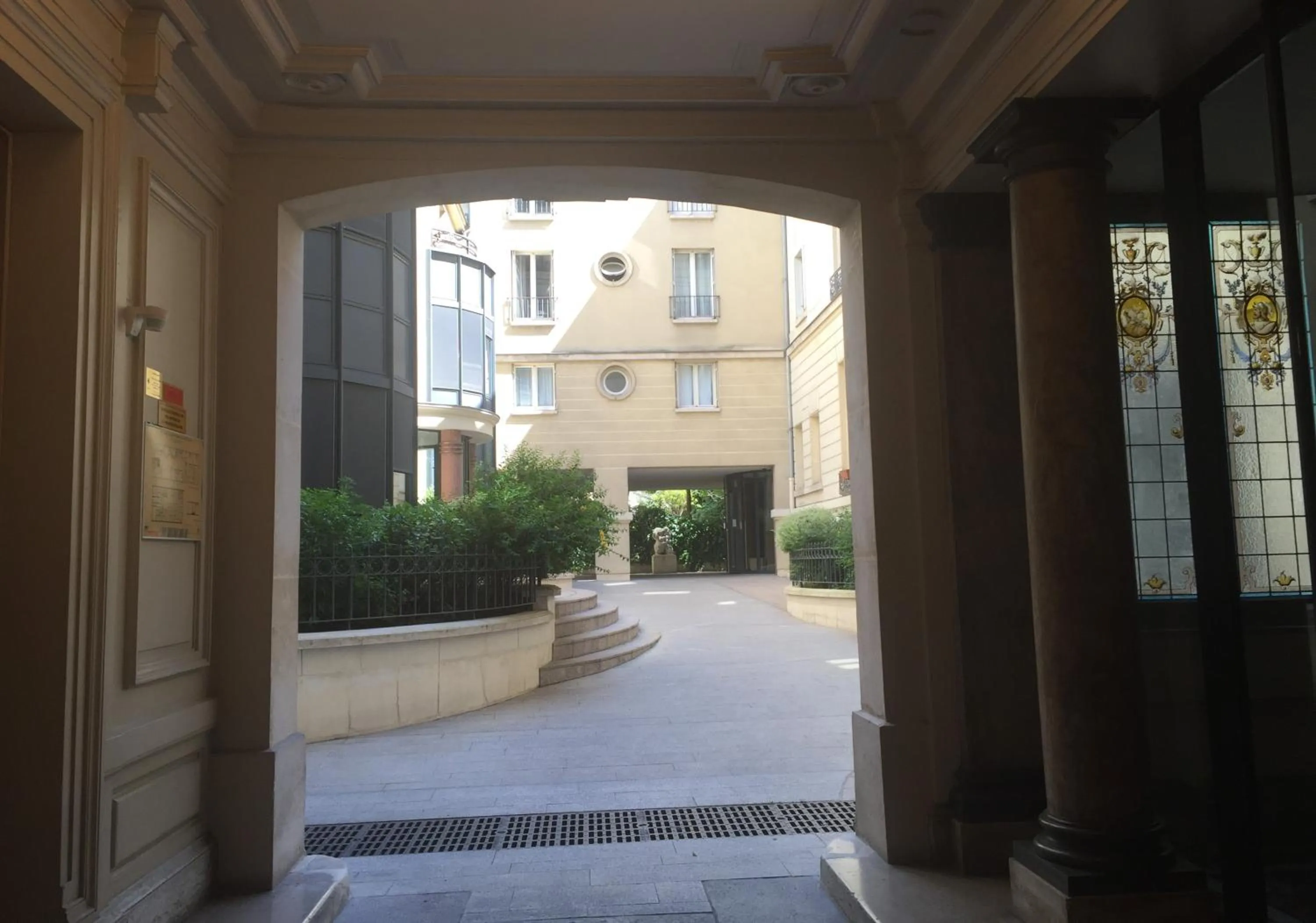 Property building in 52 Clichy Bed & Breakfast - Chambre d'hôtes