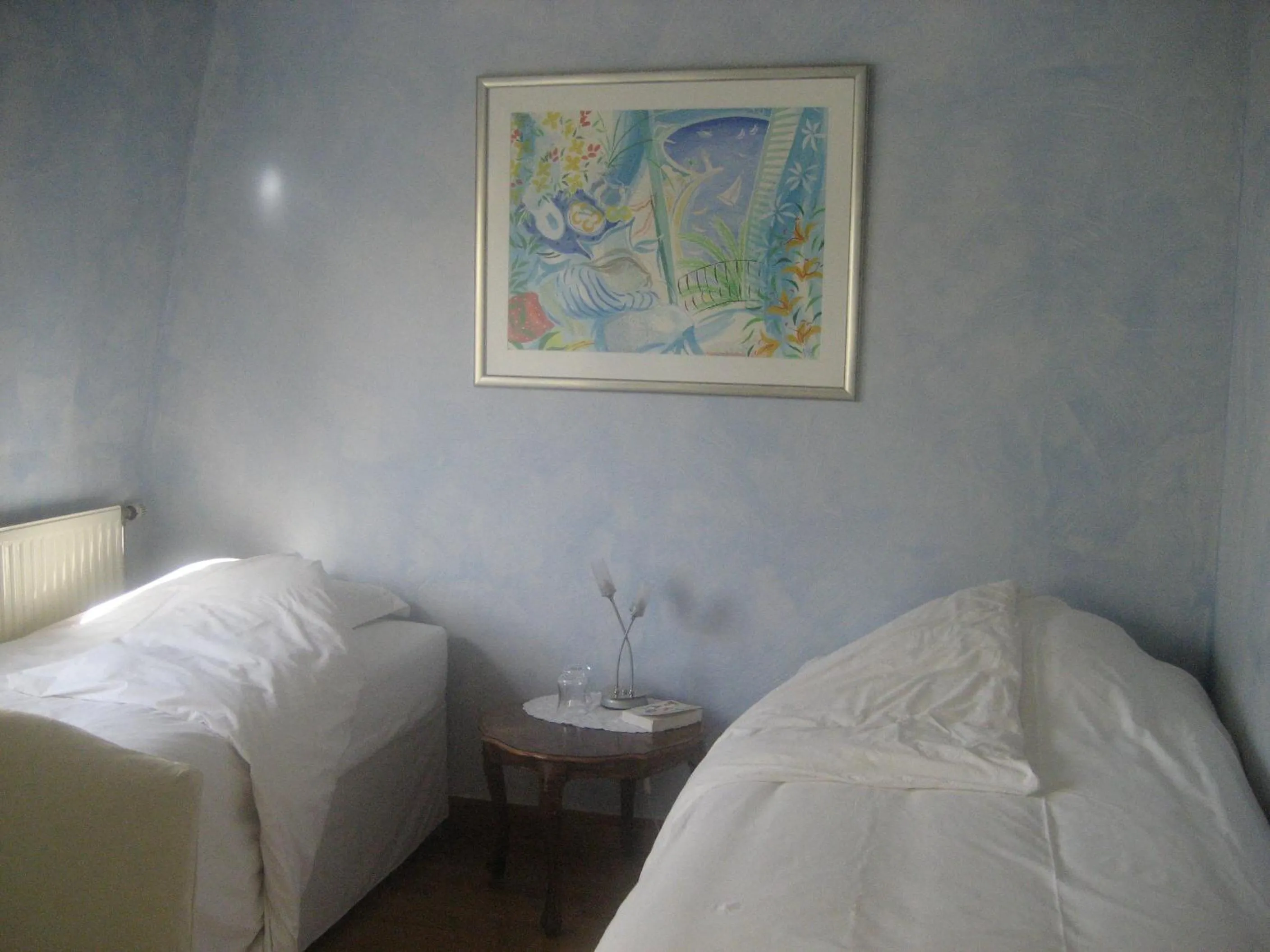 Photo of the whole room, Bed in 52 Clichy Bed & Breakfast - Chambre d'hôtes