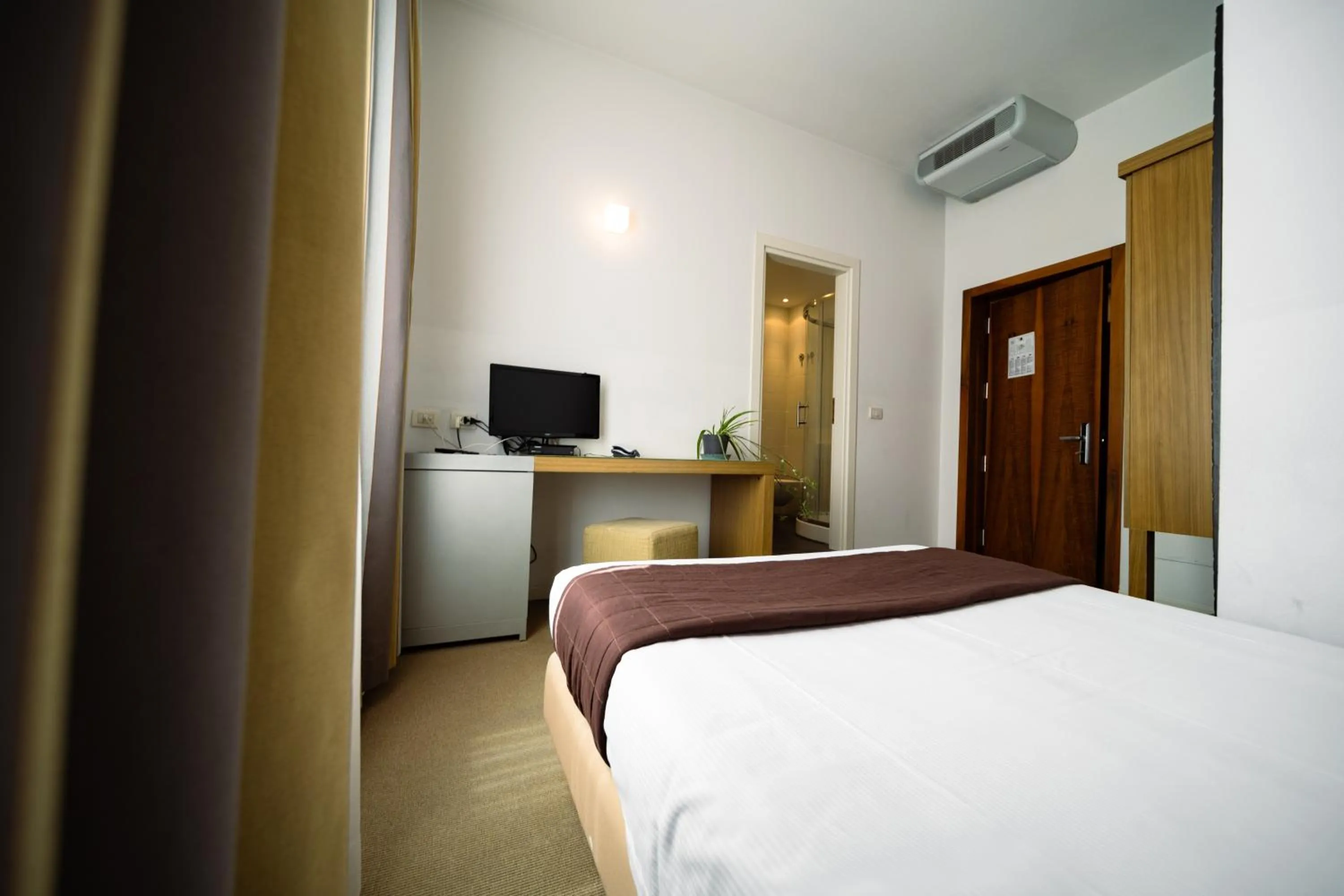 Bedroom, Bed in Hotel Trieste