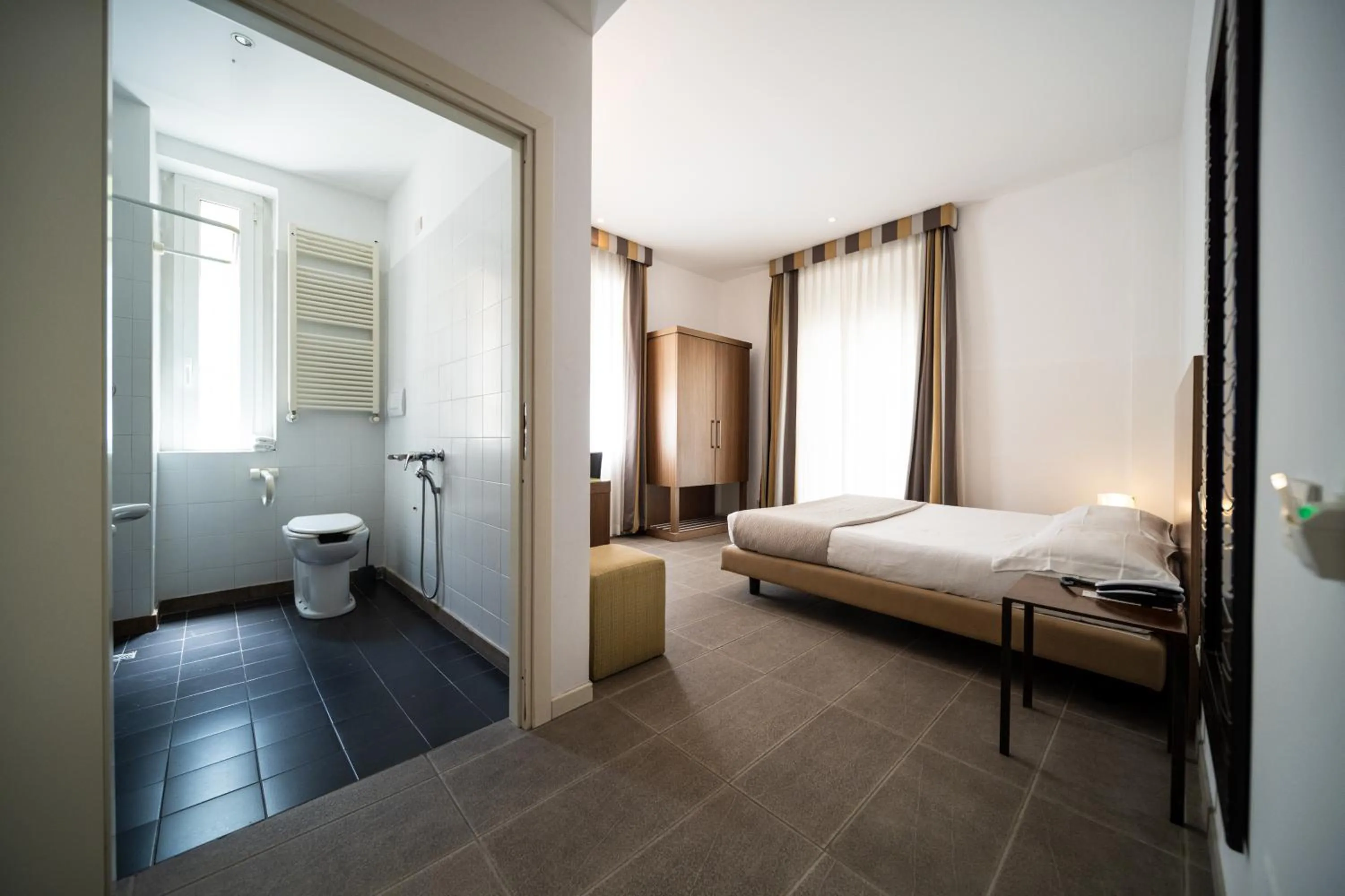 Bedroom, Bed in Hotel Trieste