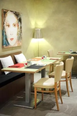 Restaurant/places to eat in Hotel Trieste