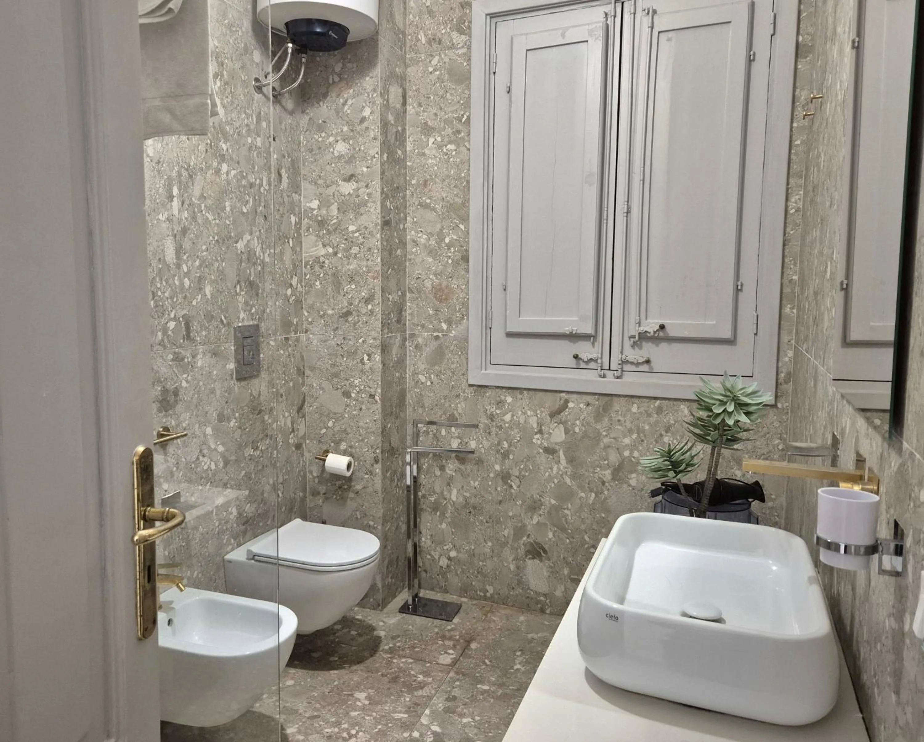 Bathroom in La Mattanza