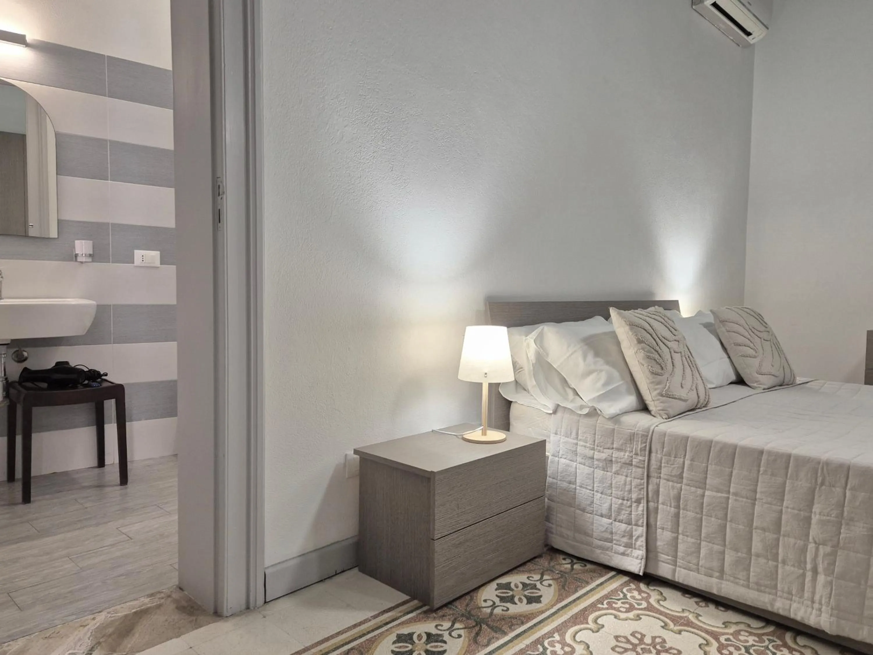 Bathroom, Bed in La Mattanza