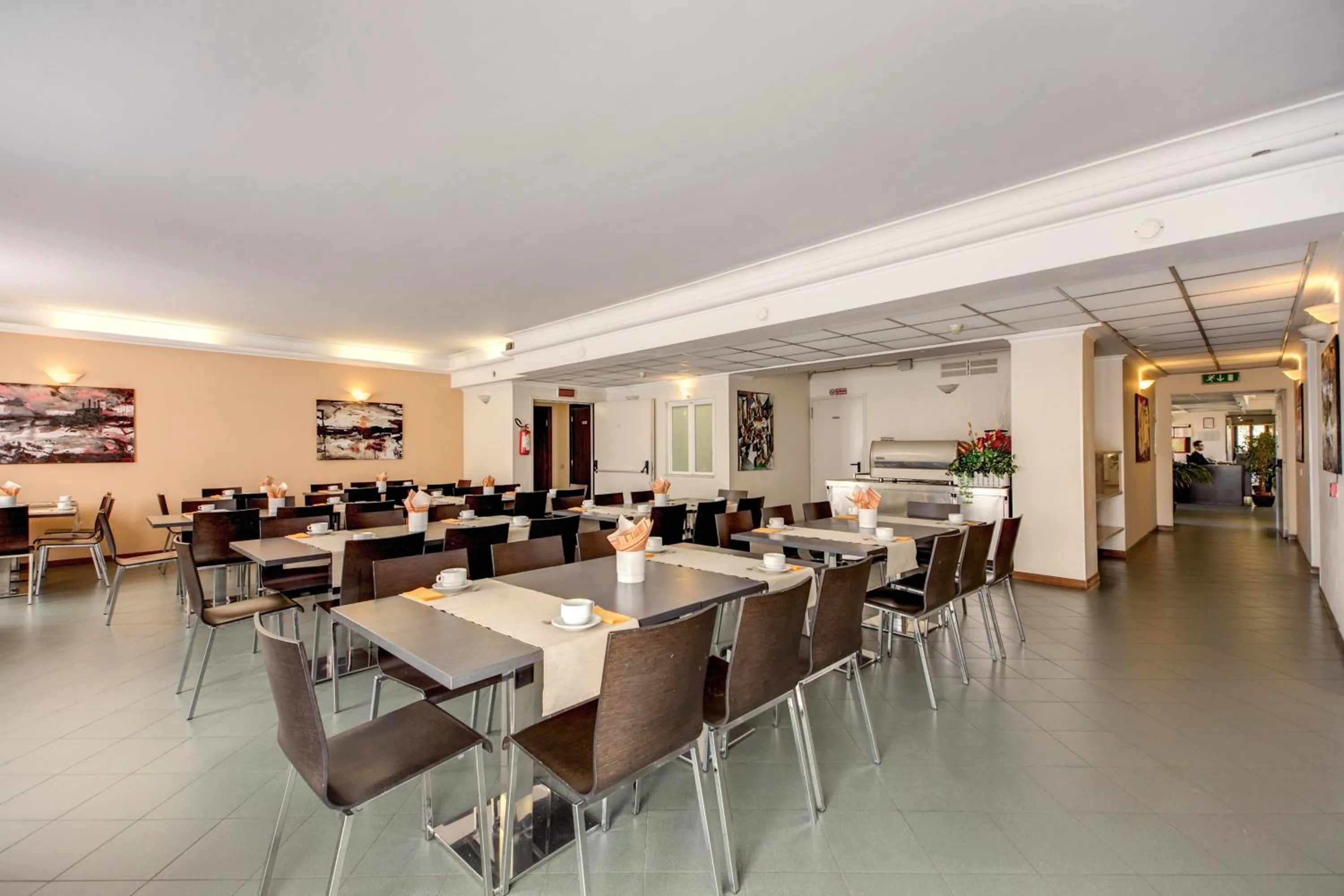Restaurant/places to eat in Hotel Alba Roma