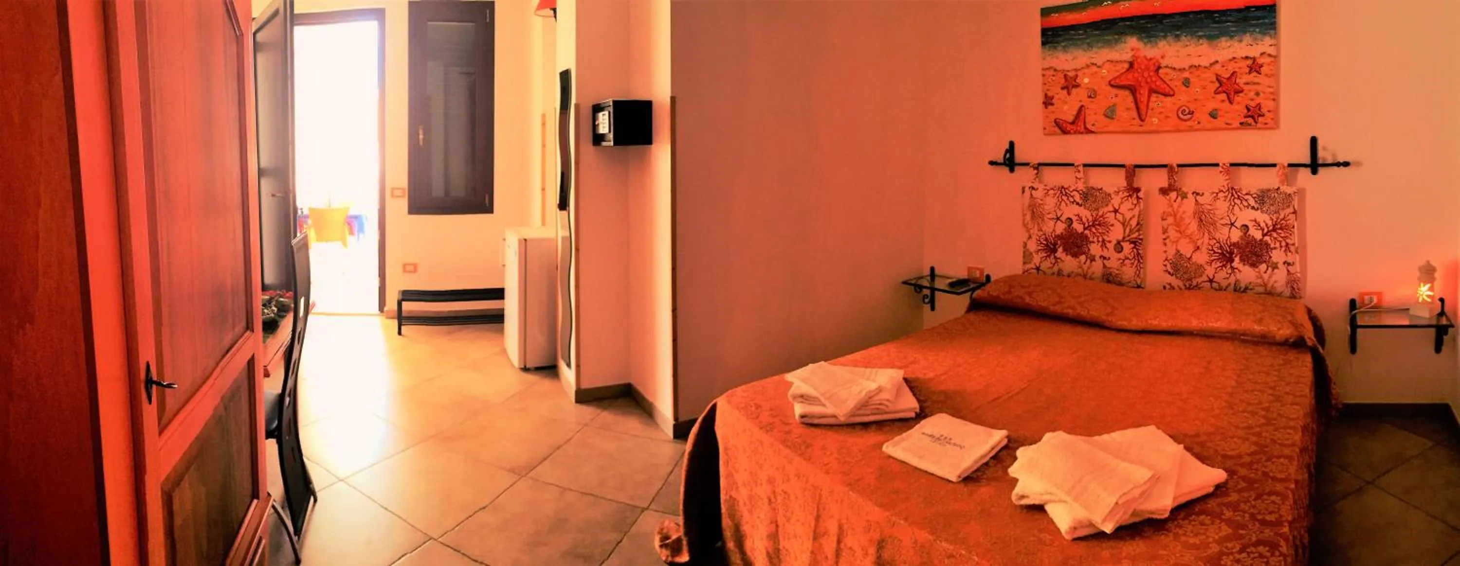 Photo of the whole room, Bed in B&B MareIncantato