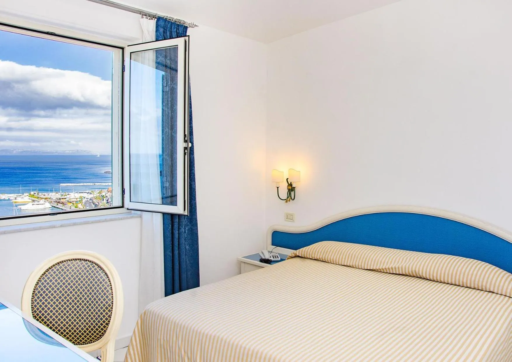 Bed in Hotel Gran Paradiso