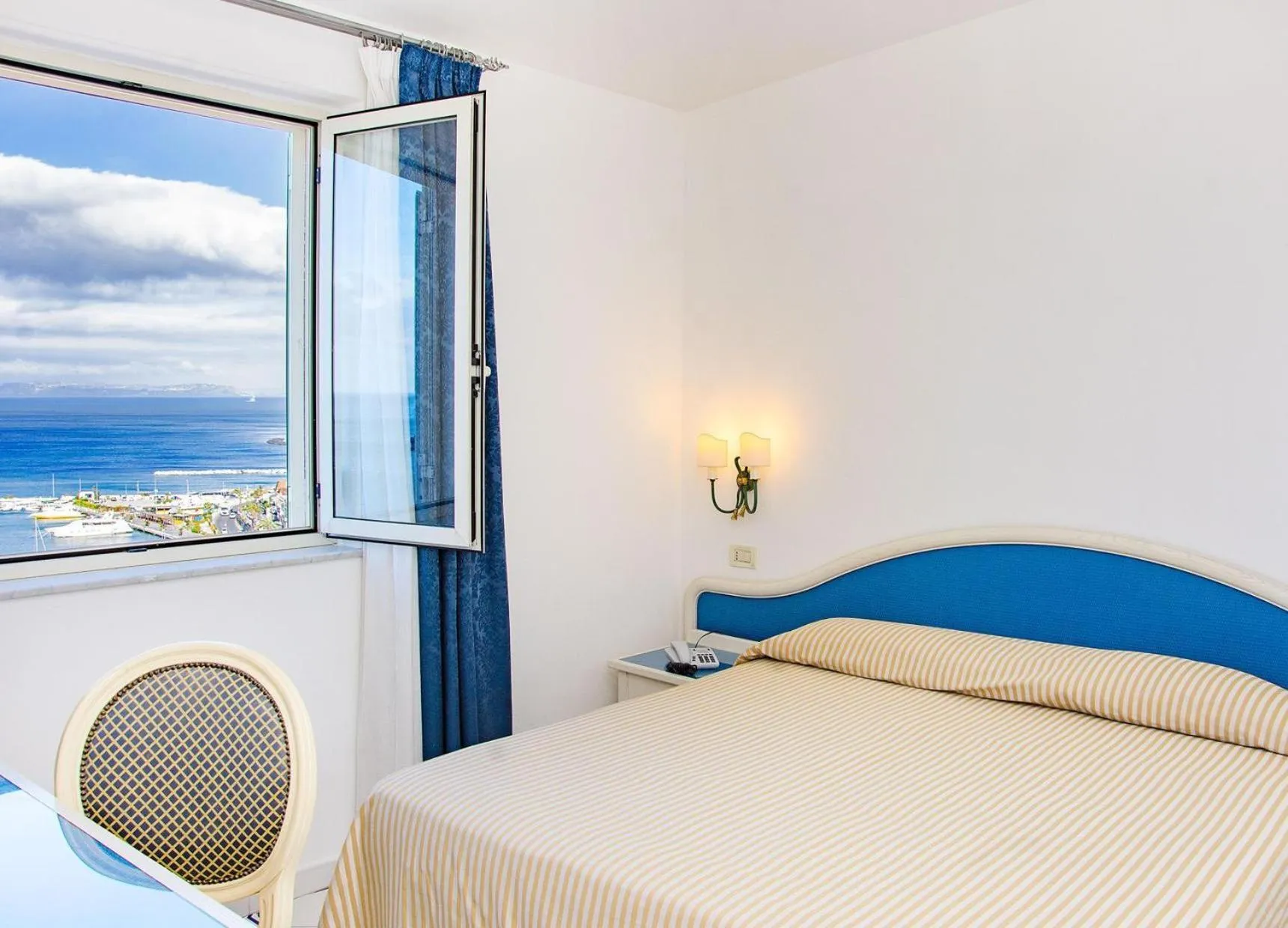 Bed in Hotel Gran Paradiso