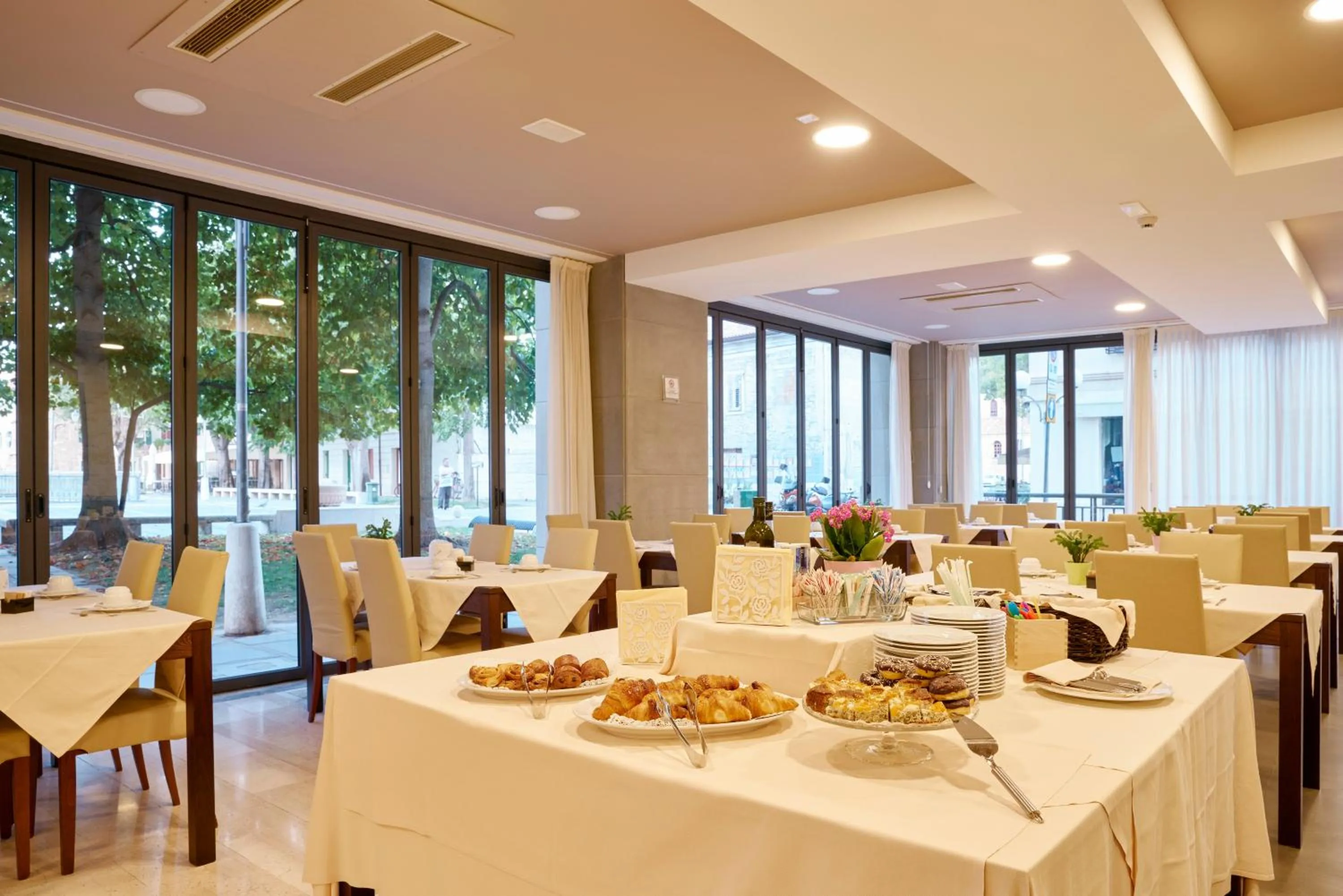 Breakfast in Hotel Fonzari