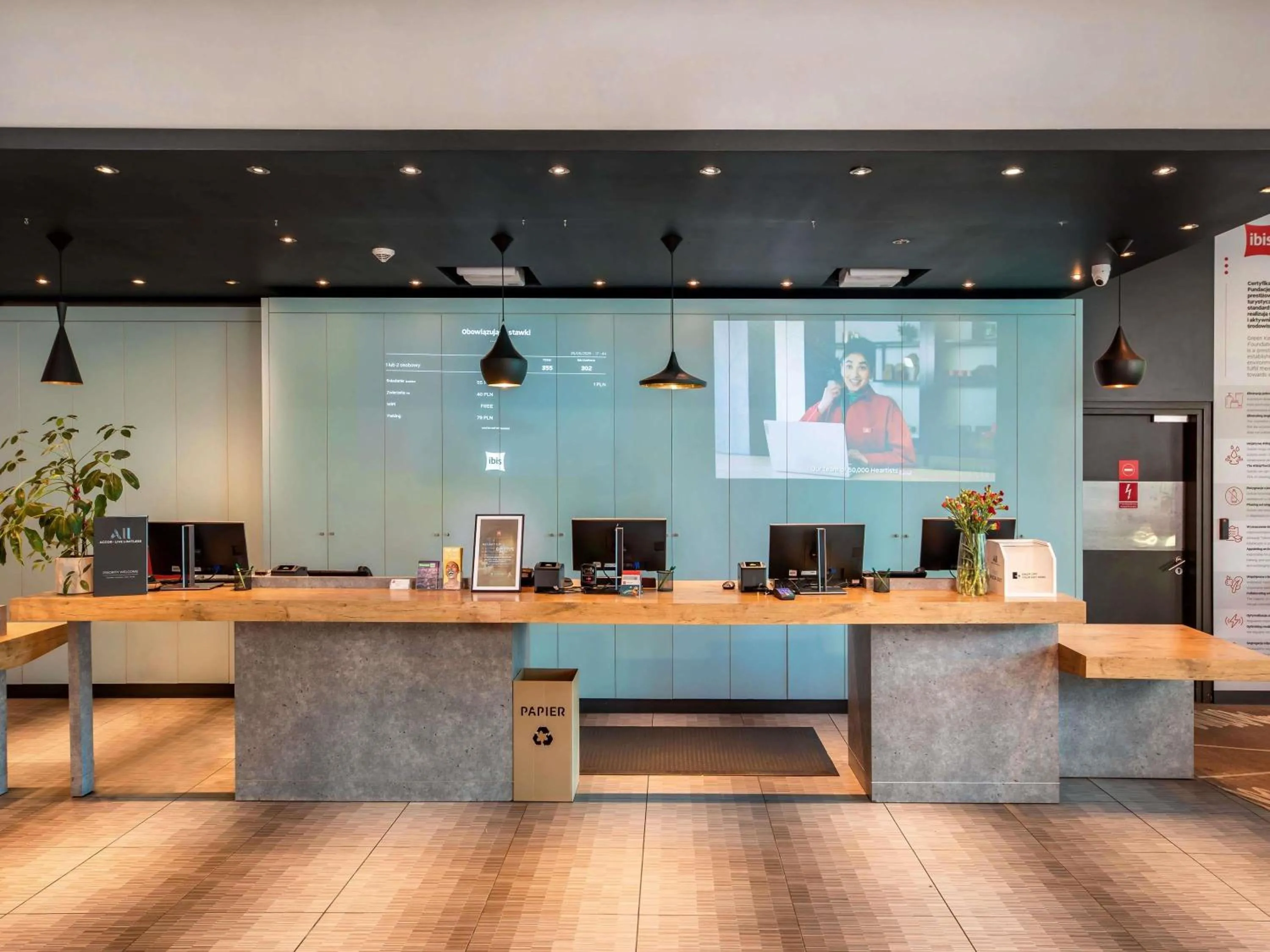 Lobby or reception in ibis Warszawa Centrum
