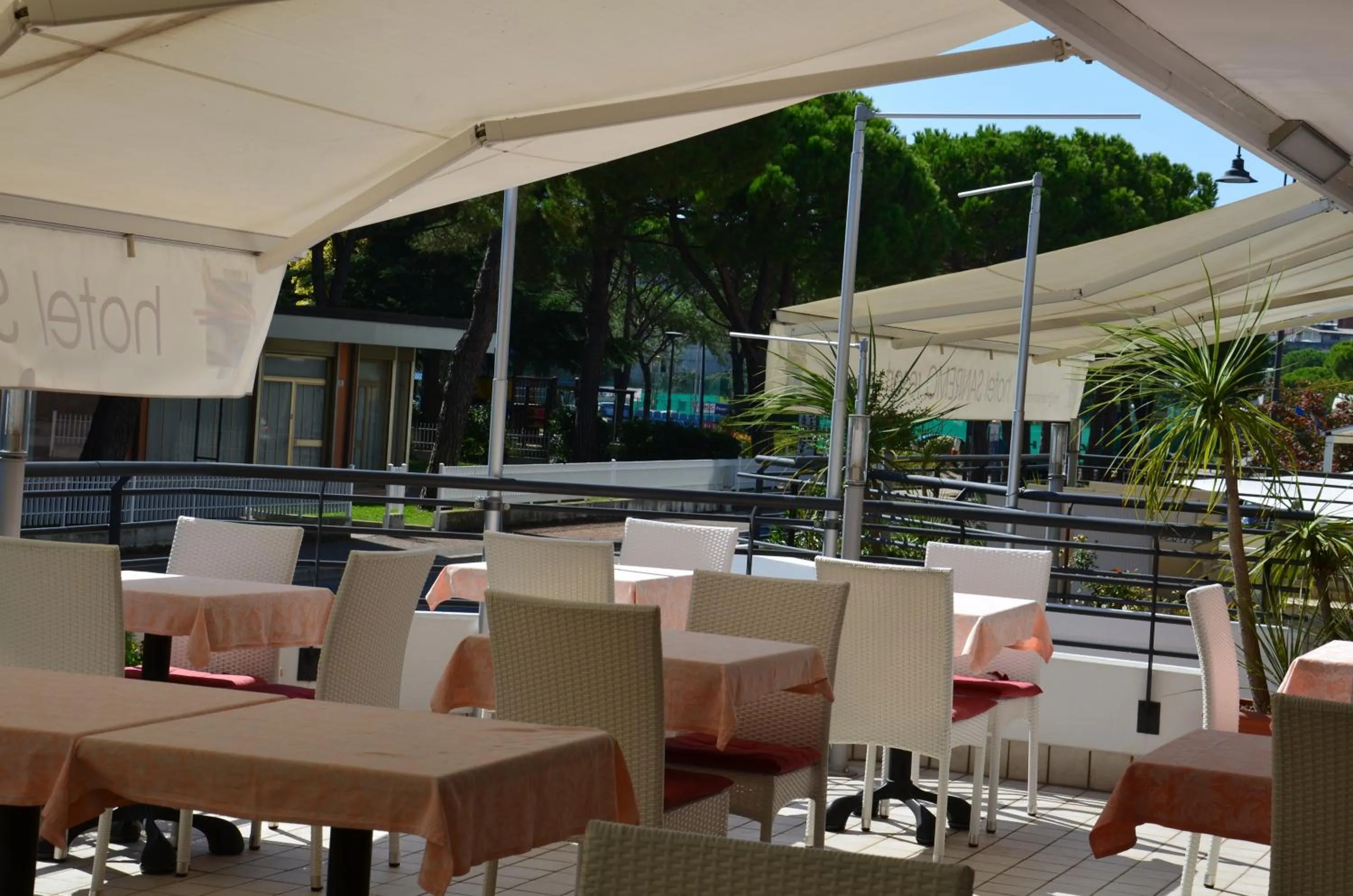 Restaurant/places to eat in Hotel Residence Sanremo