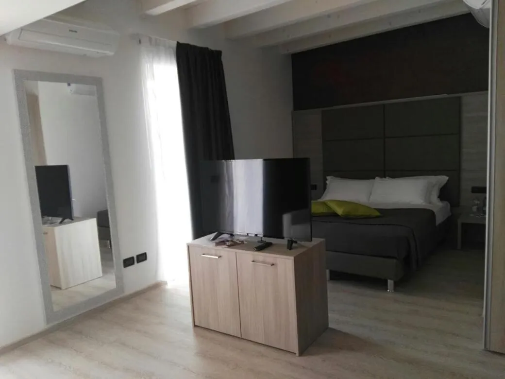 Living room, Bed in Hotel Residence Sanremo