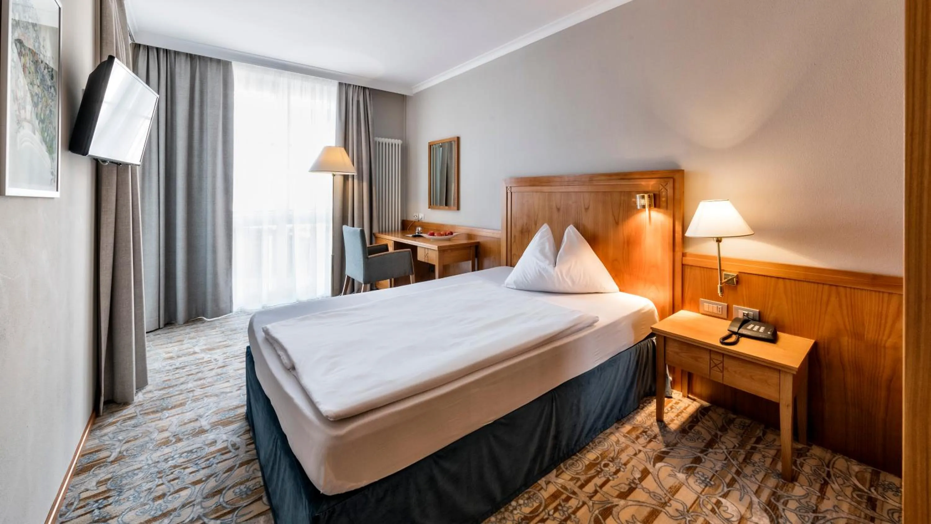 Bed in HOTEL POST alpine cityflair