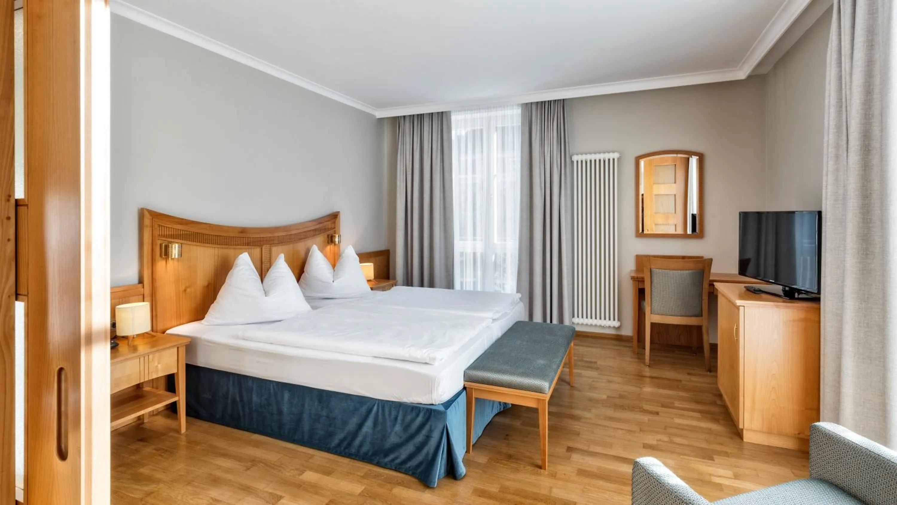 Bed in HOTEL POST alpine cityflair